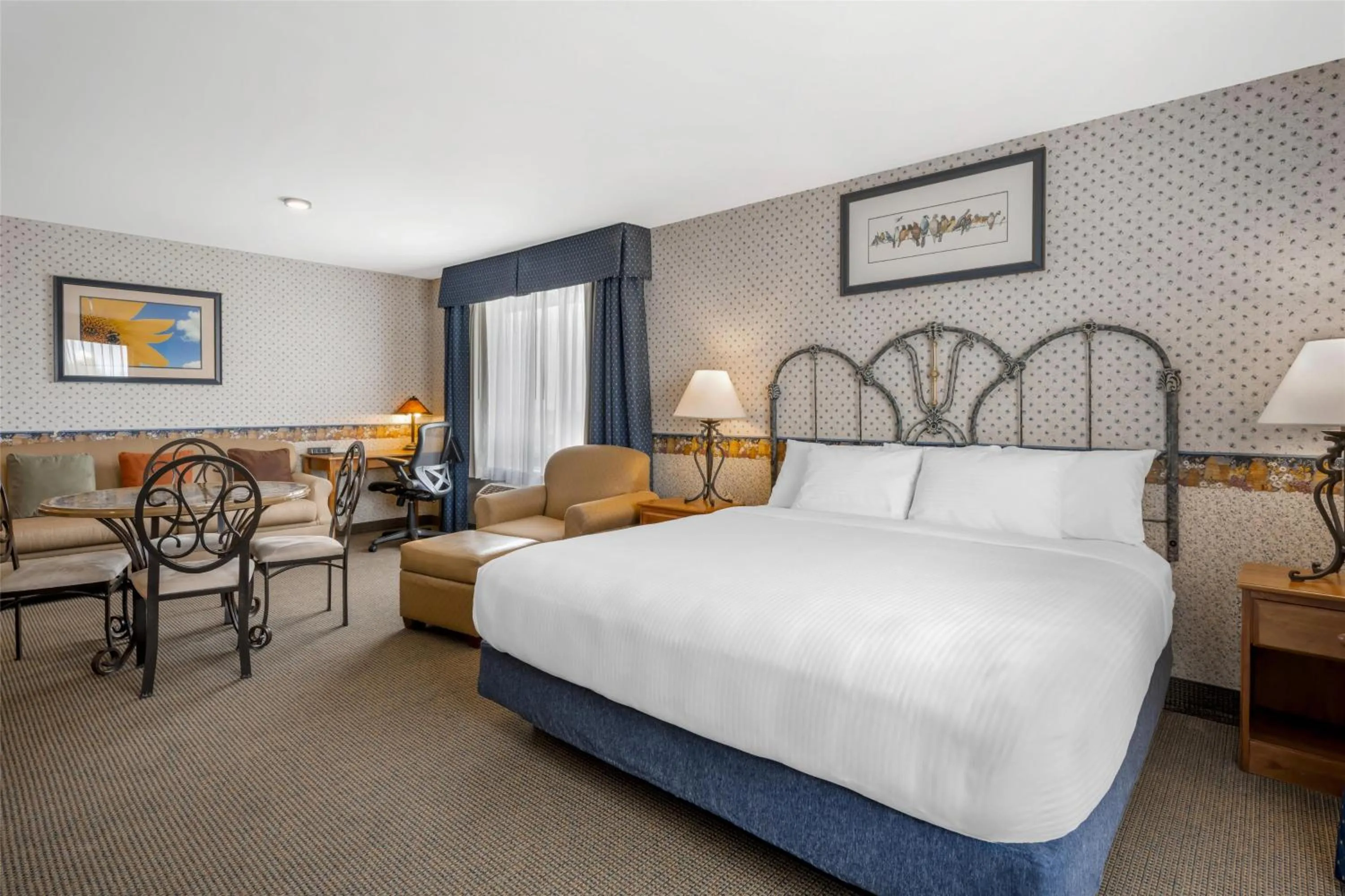 Bedroom, Bed in Best Western Bronco Inn