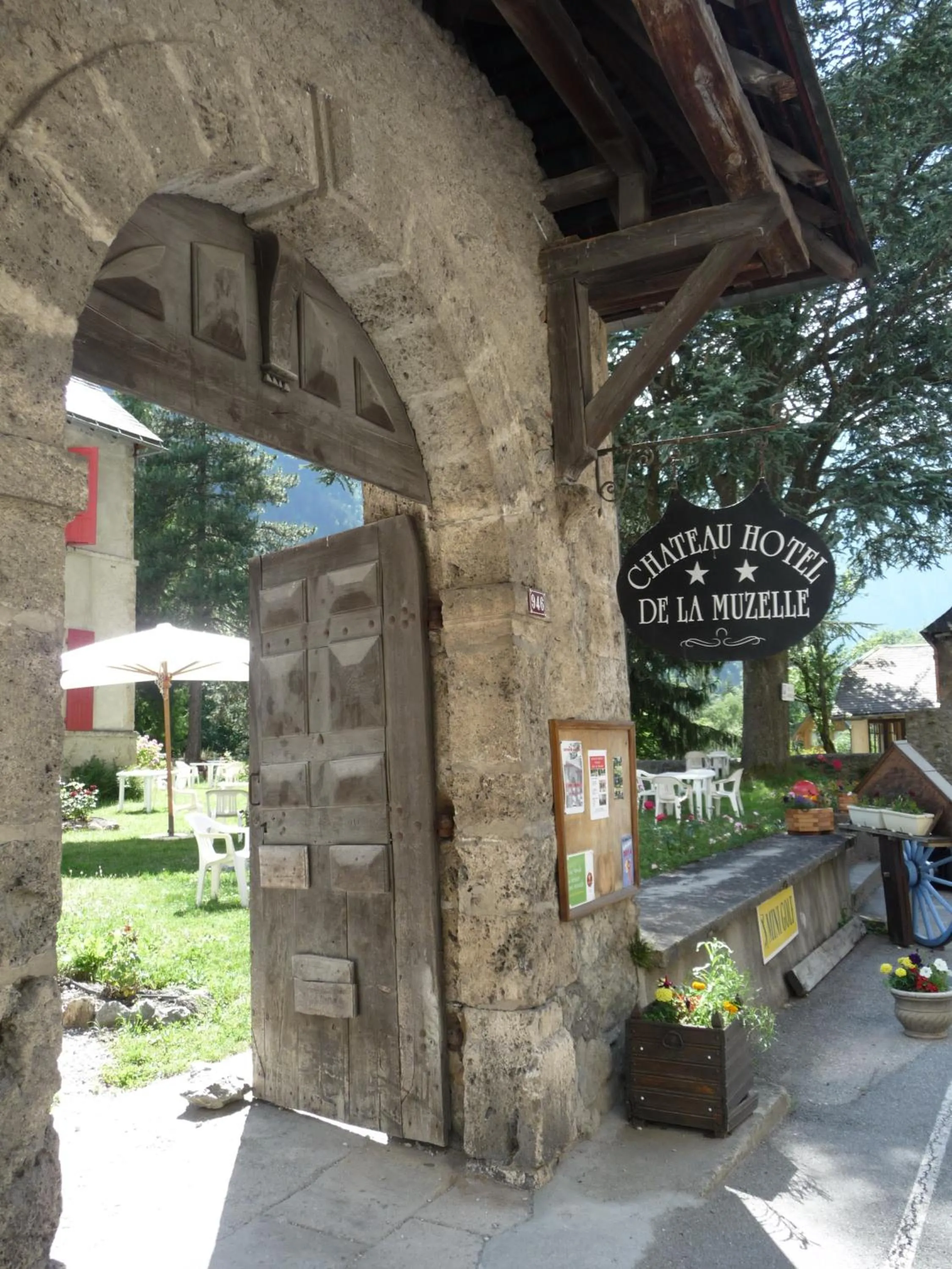 Facade/entrance in Chateau De La Muzelle