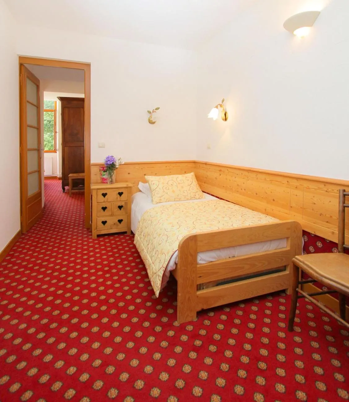 Photo of the whole room, Bed in Chateau De La Muzelle