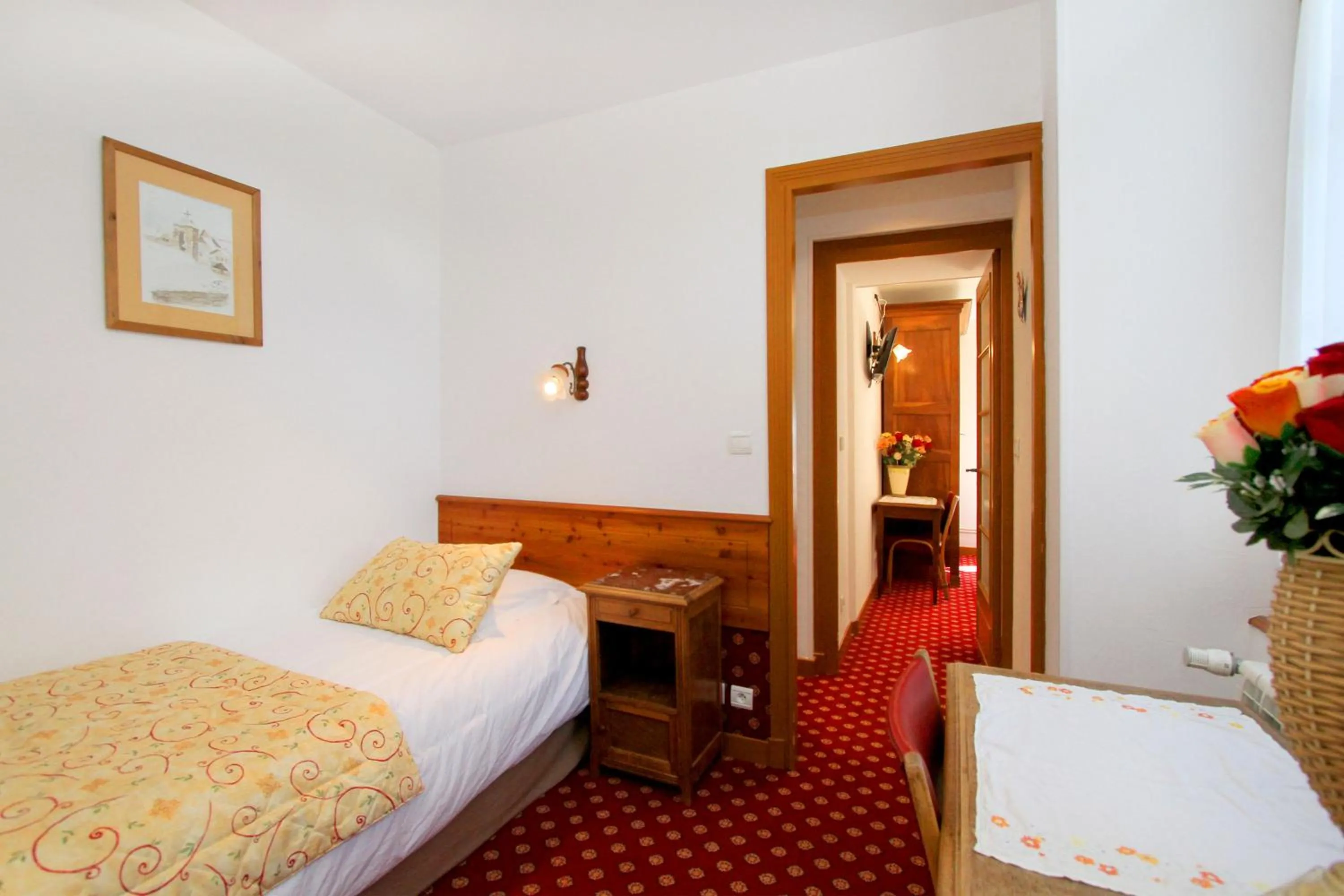 Photo of the whole room, Bed in Chateau De La Muzelle