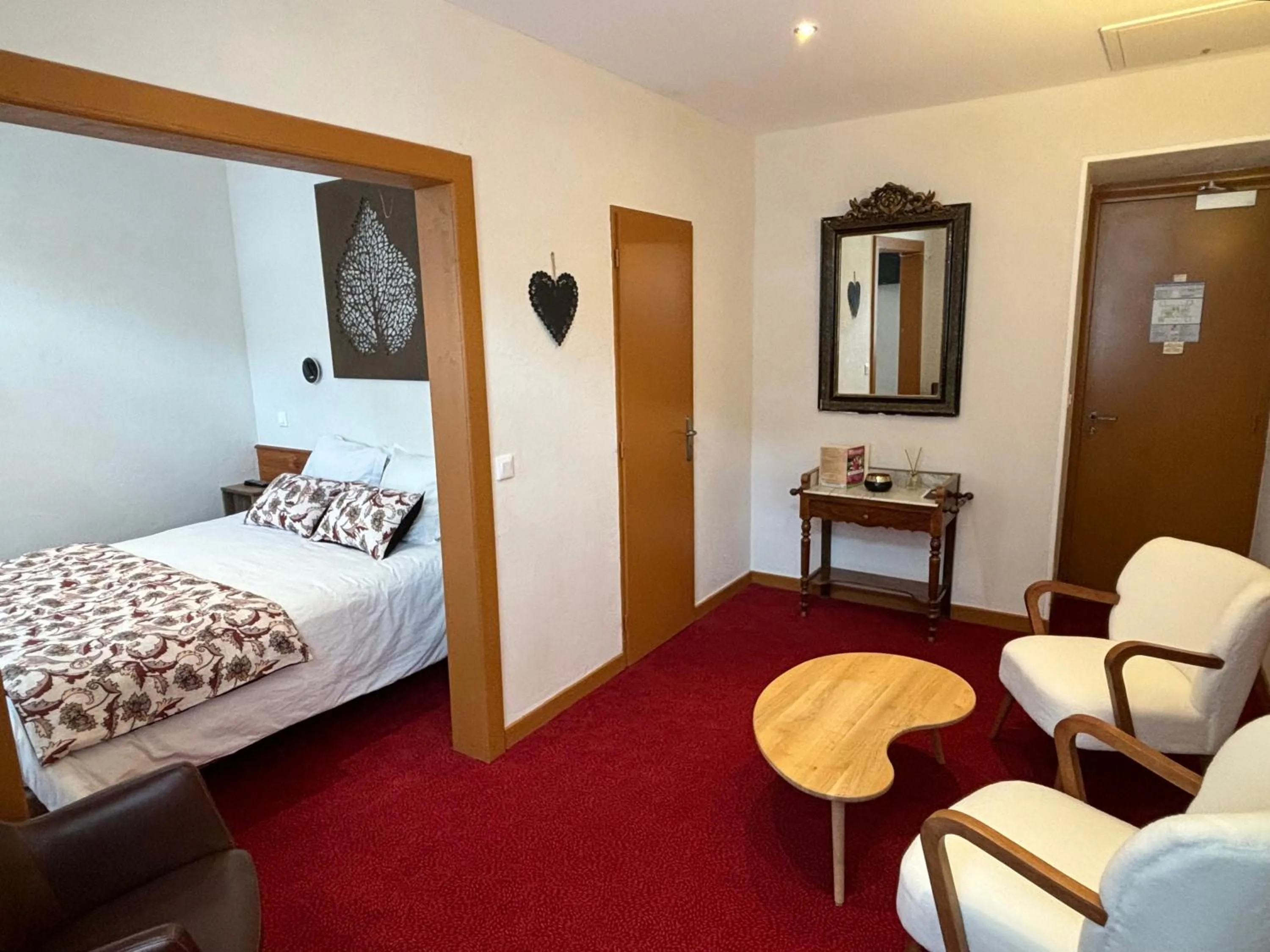 Photo of the whole room, Bed in Chateau De La Muzelle