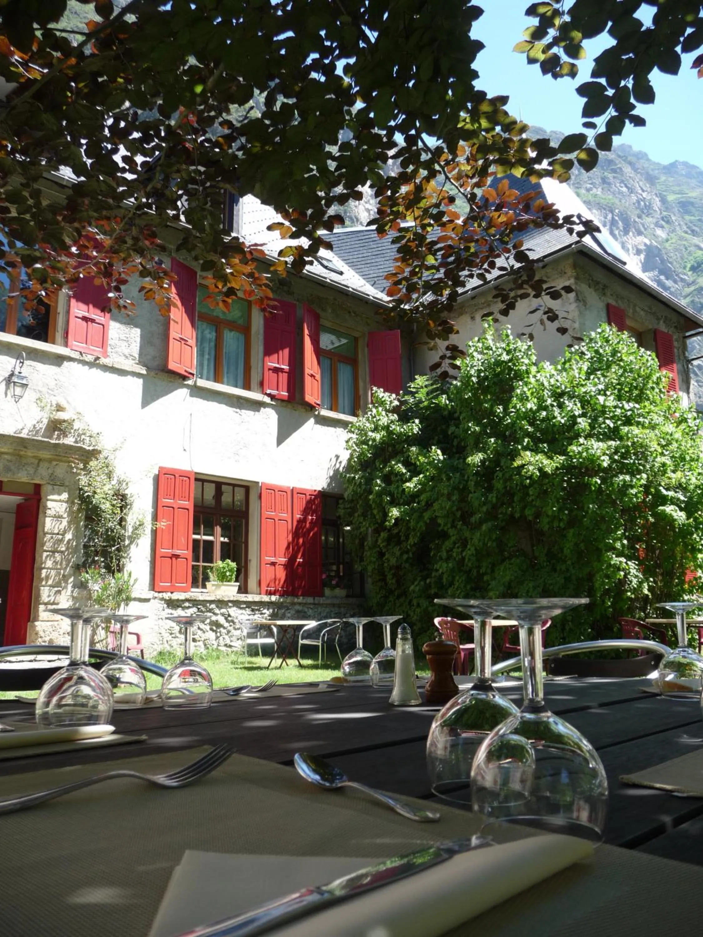 Restaurant/places to eat in Chateau De La Muzelle