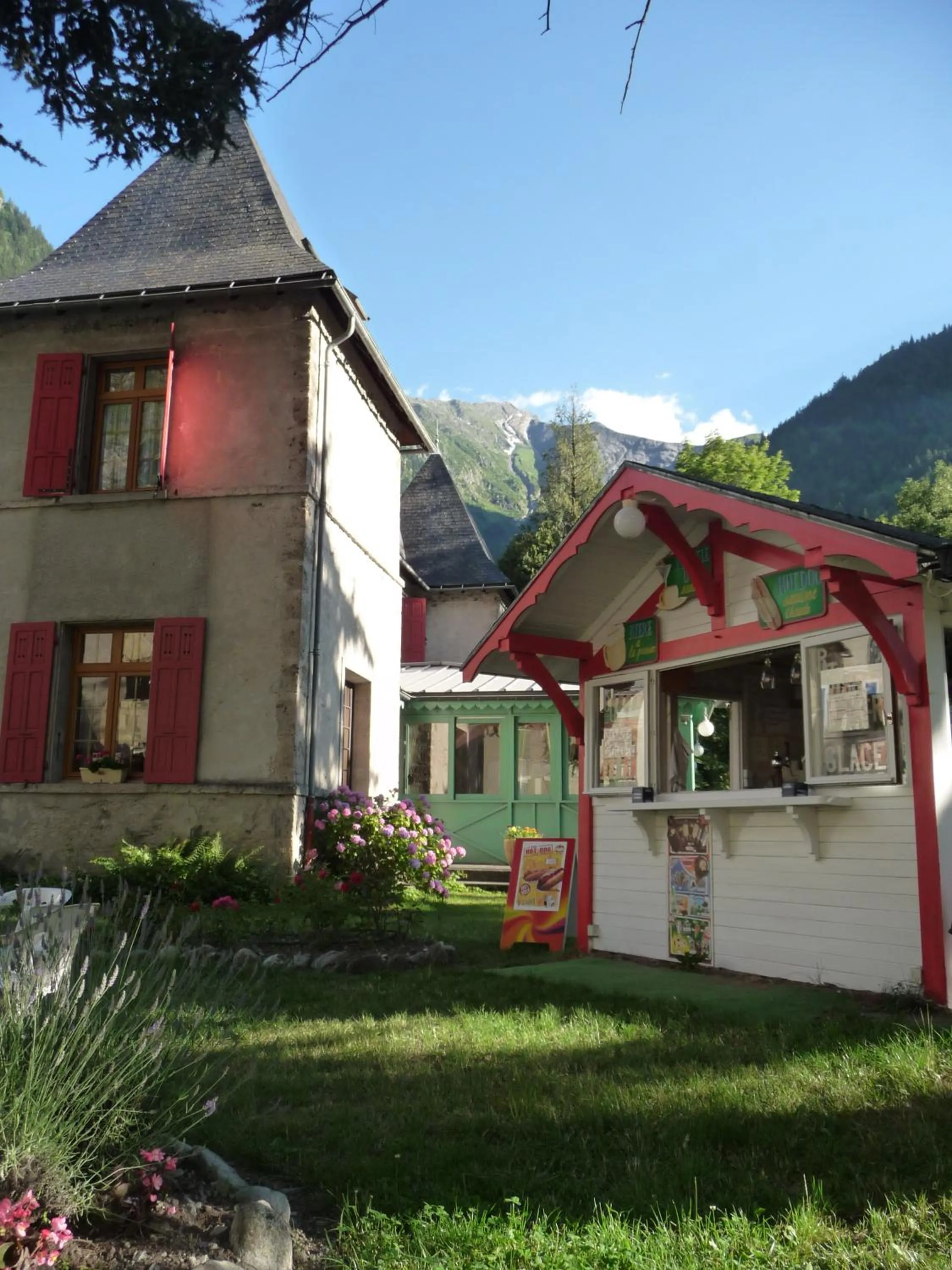 Lounge or bar in Chateau De La Muzelle