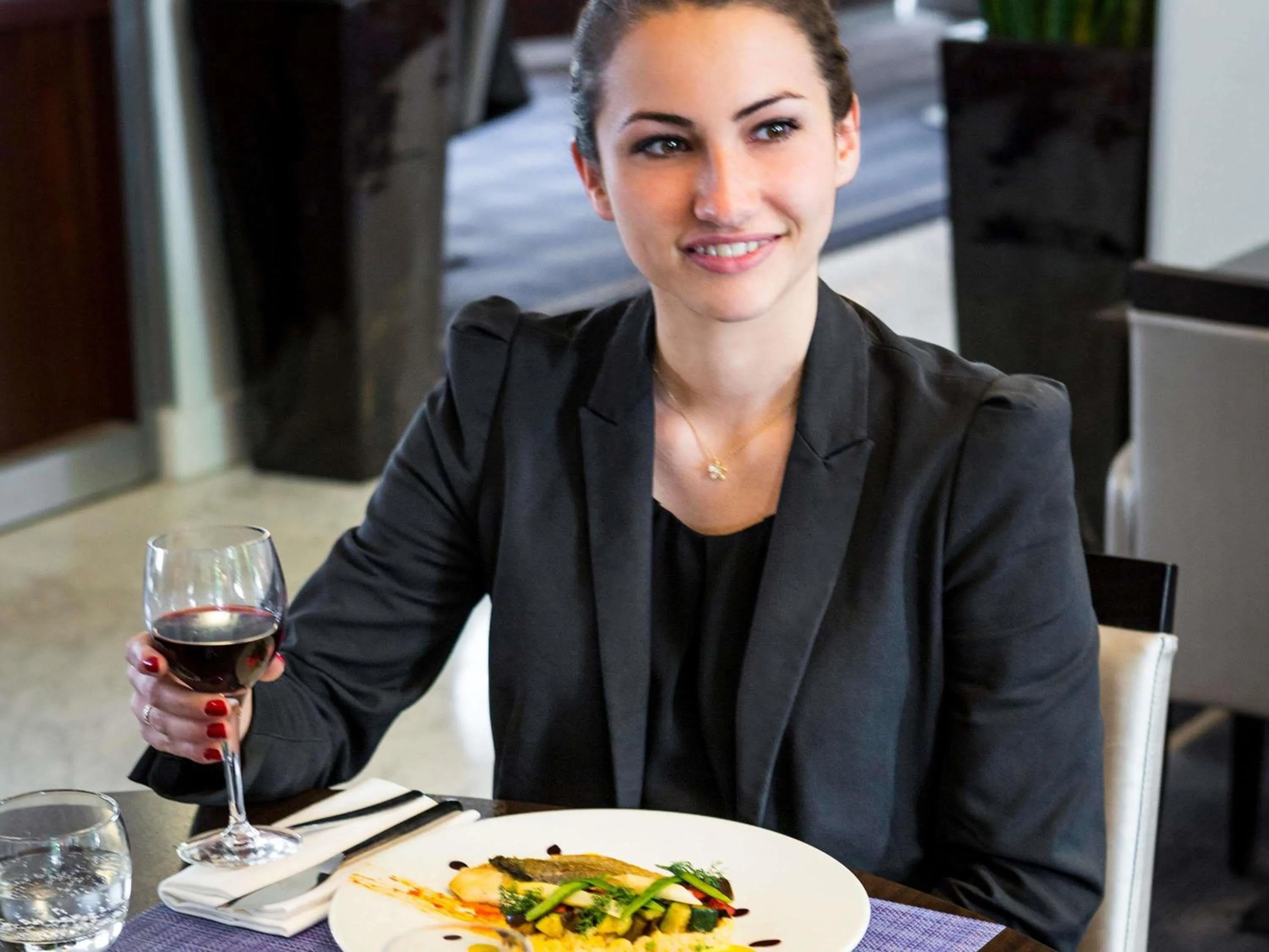 Restaurant/places to eat in Novotel SPA Rennes Centre Gare