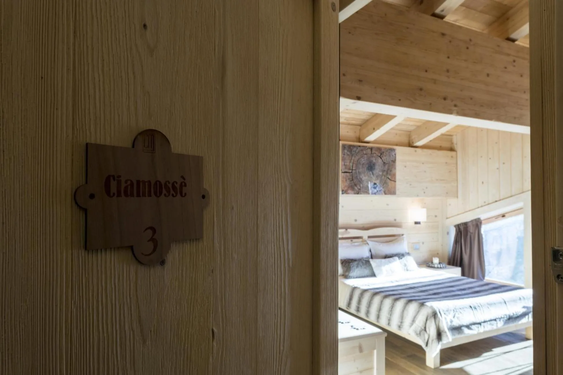 Text overlay, Bed in Chalet Morel 1586 Hotel & Spa