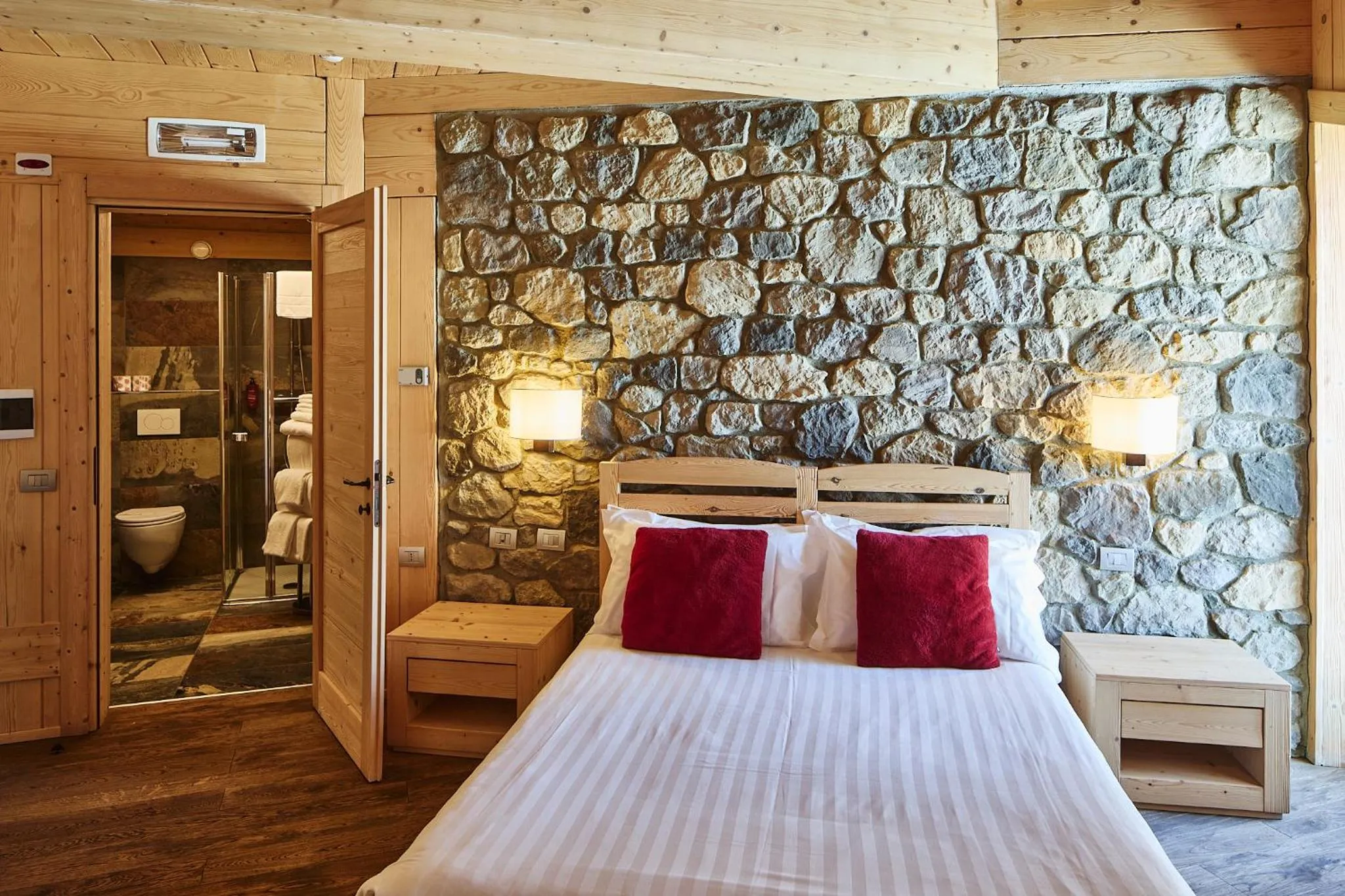 Bedroom, Bed in Chalet Morel 1586 Hotel & Spa