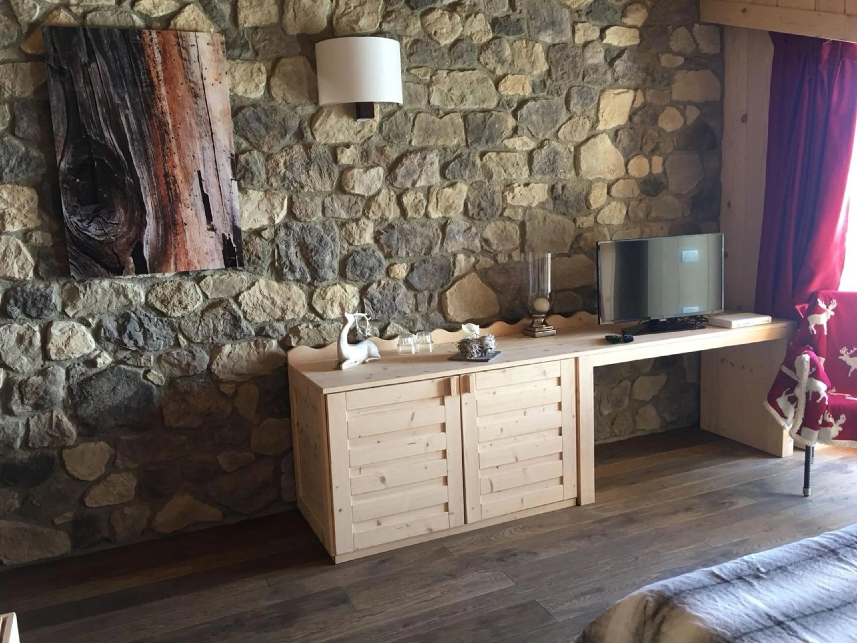 Decorative detail in Chalet Morel 1586 Hotel & Spa