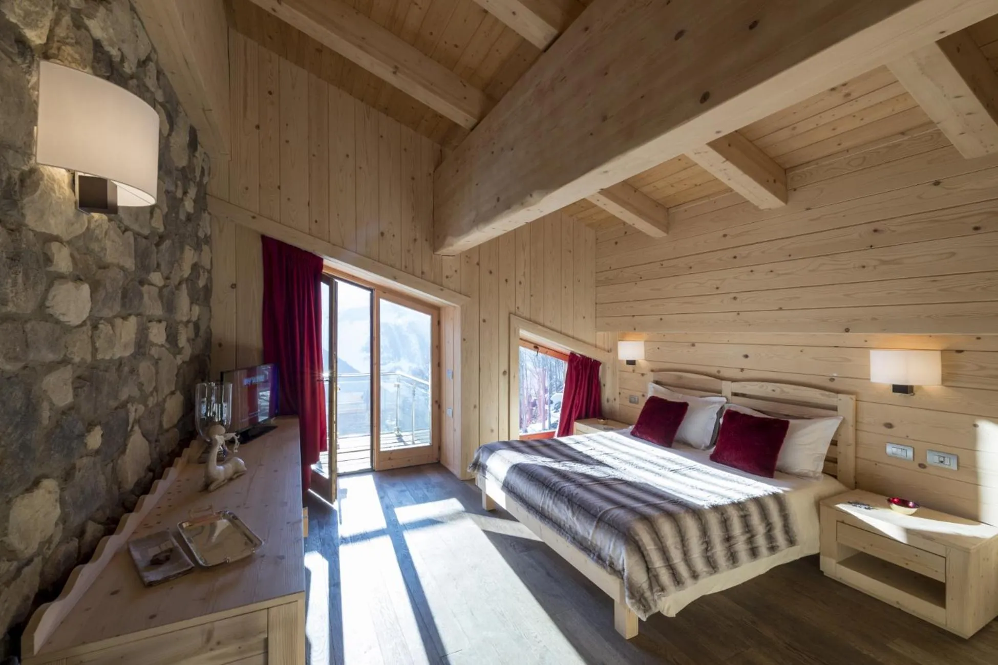Photo of the whole room, Bed in Chalet Morel 1586 Hotel & Spa