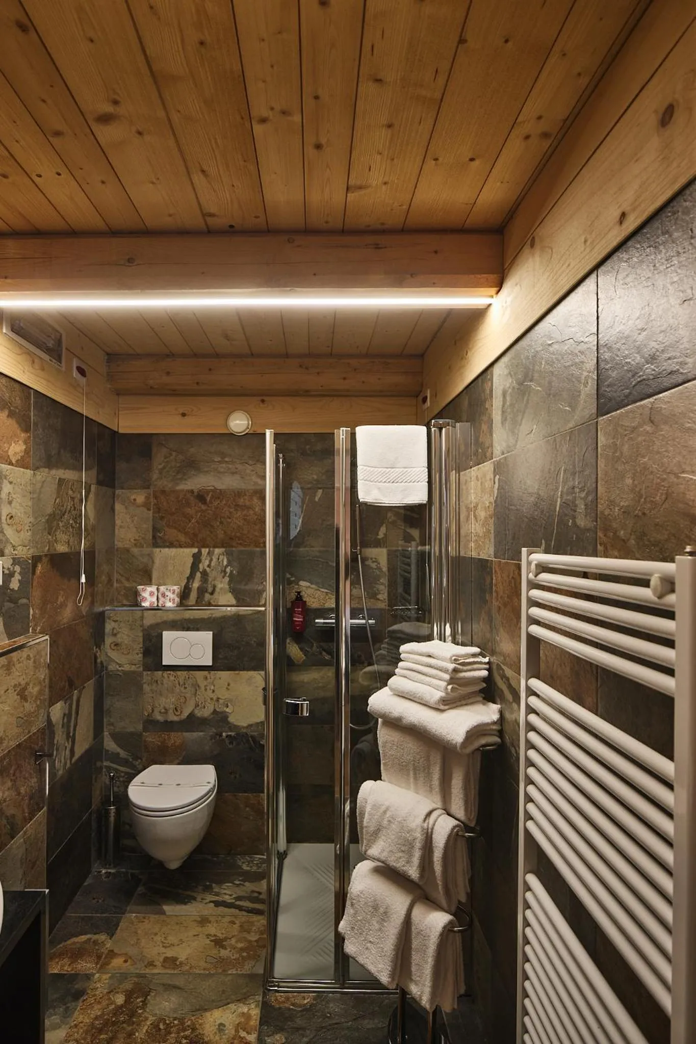 Bathroom in Chalet Morel 1586 Hotel & Spa
