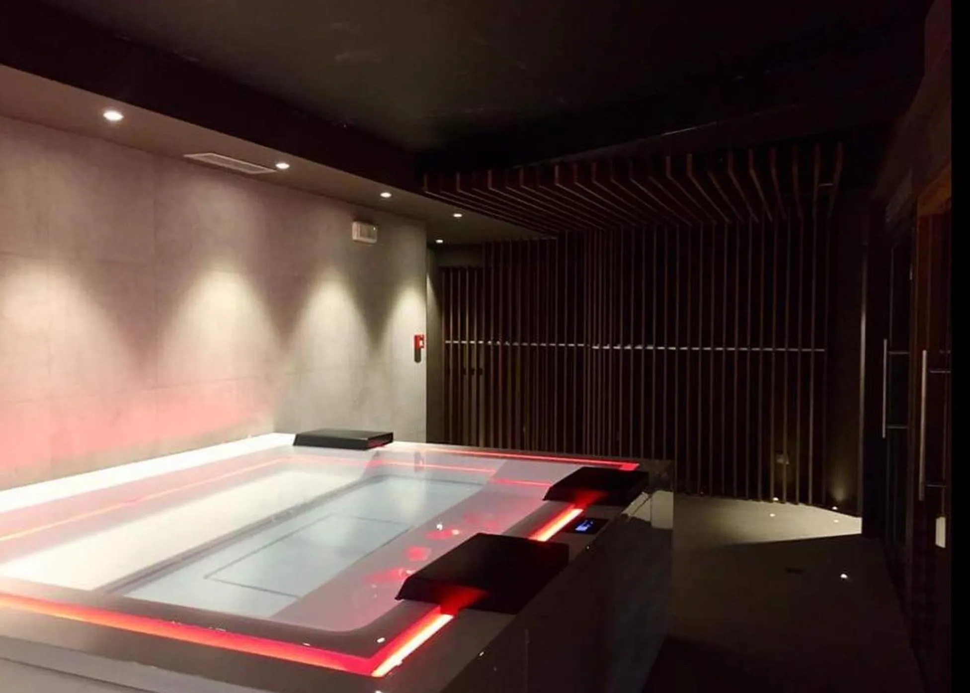 Hot Tub in Chalet Morel 1586 Hotel & Spa