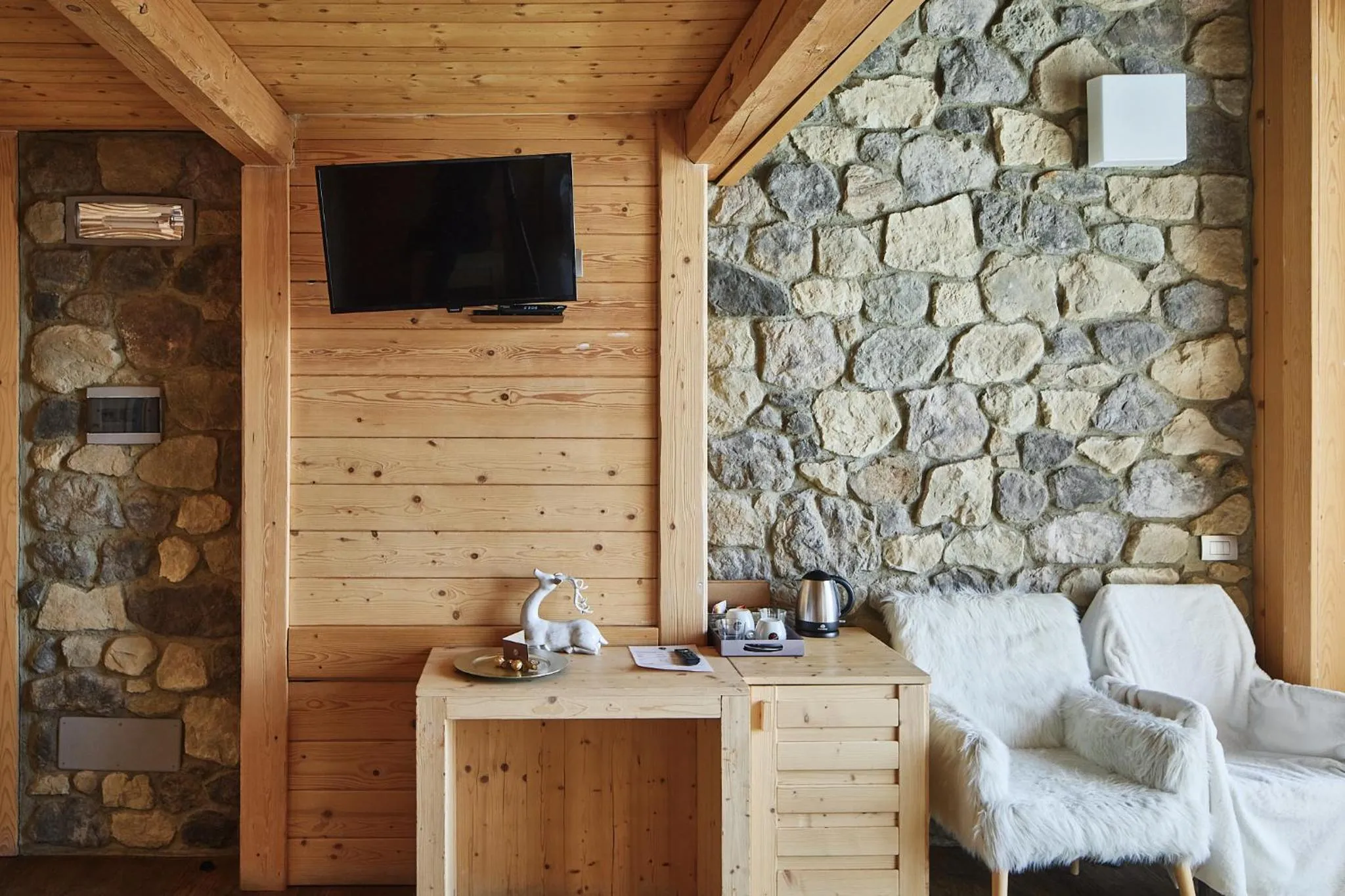 Bedroom in Chalet Morel 1586 Hotel & Spa