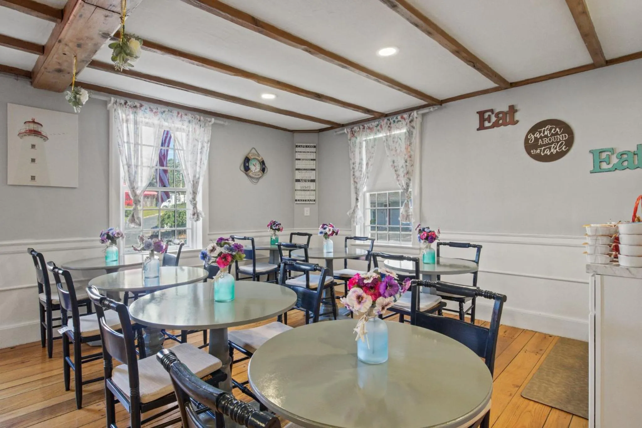 Breakfast in Olde Tavern Motel and Inn - Cape Cod