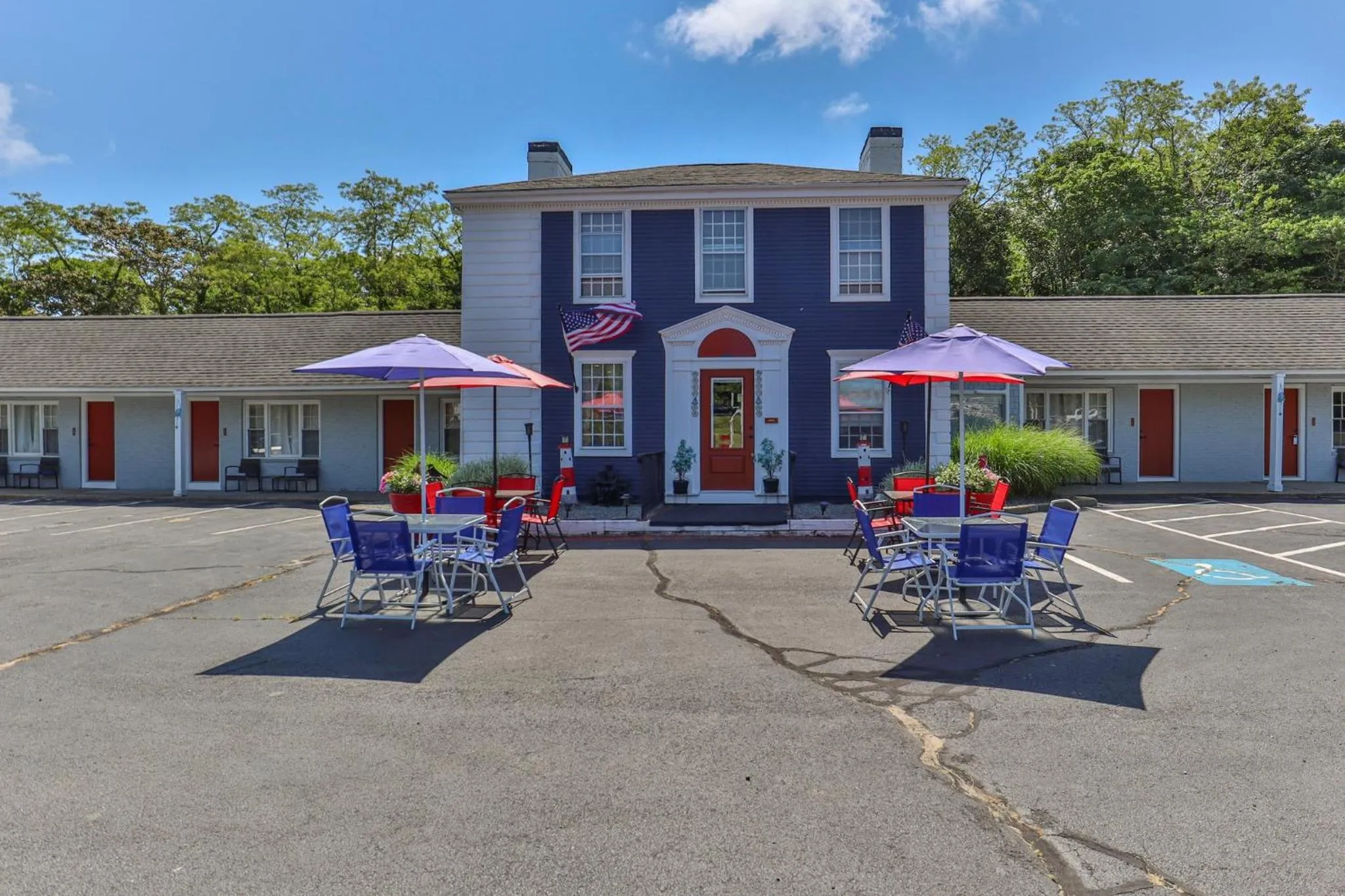 Property building in Olde Tavern Motel and Inn - Cape Cod