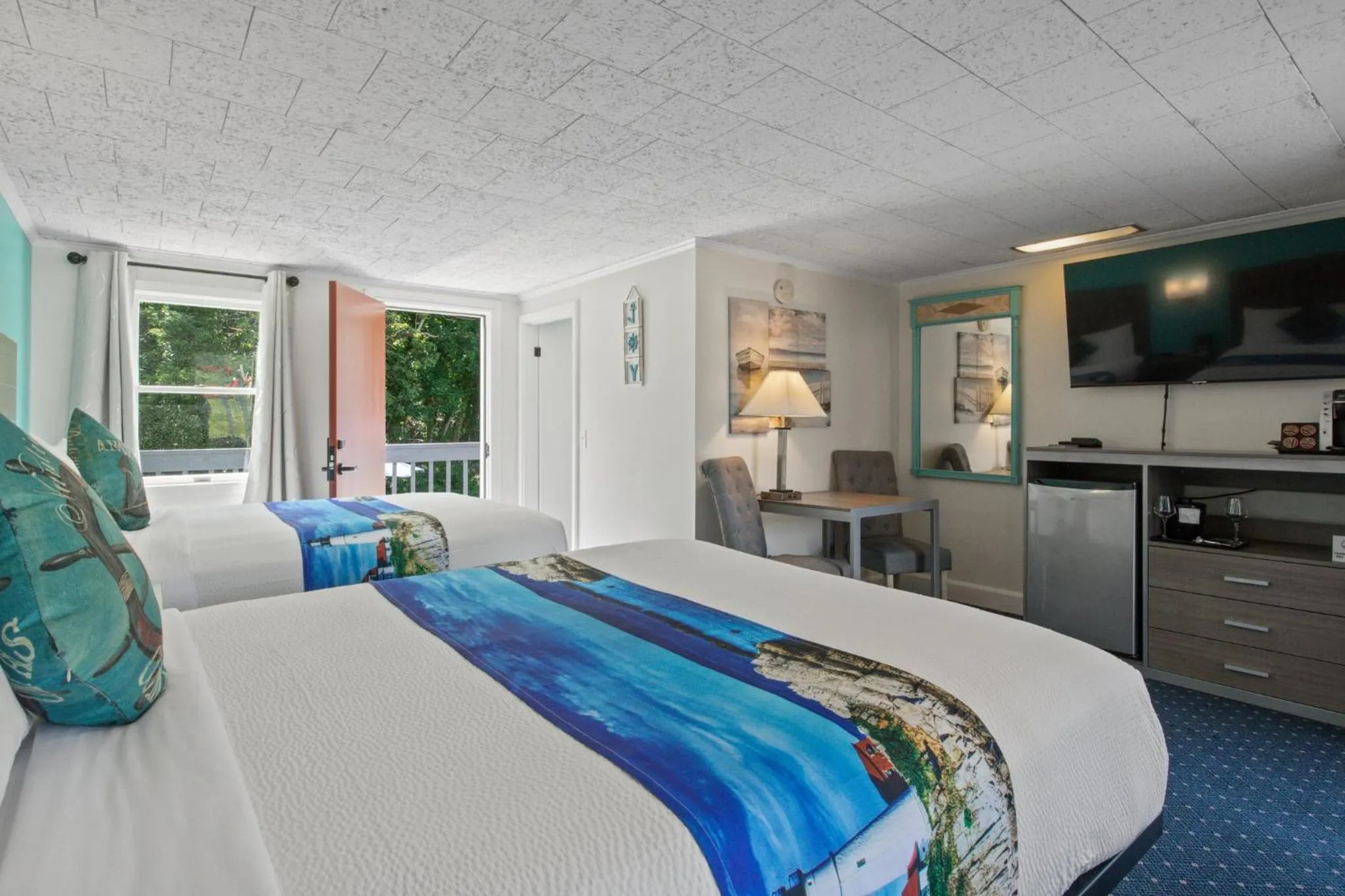 Bed in Olde Tavern Motel and Inn - Cape Cod