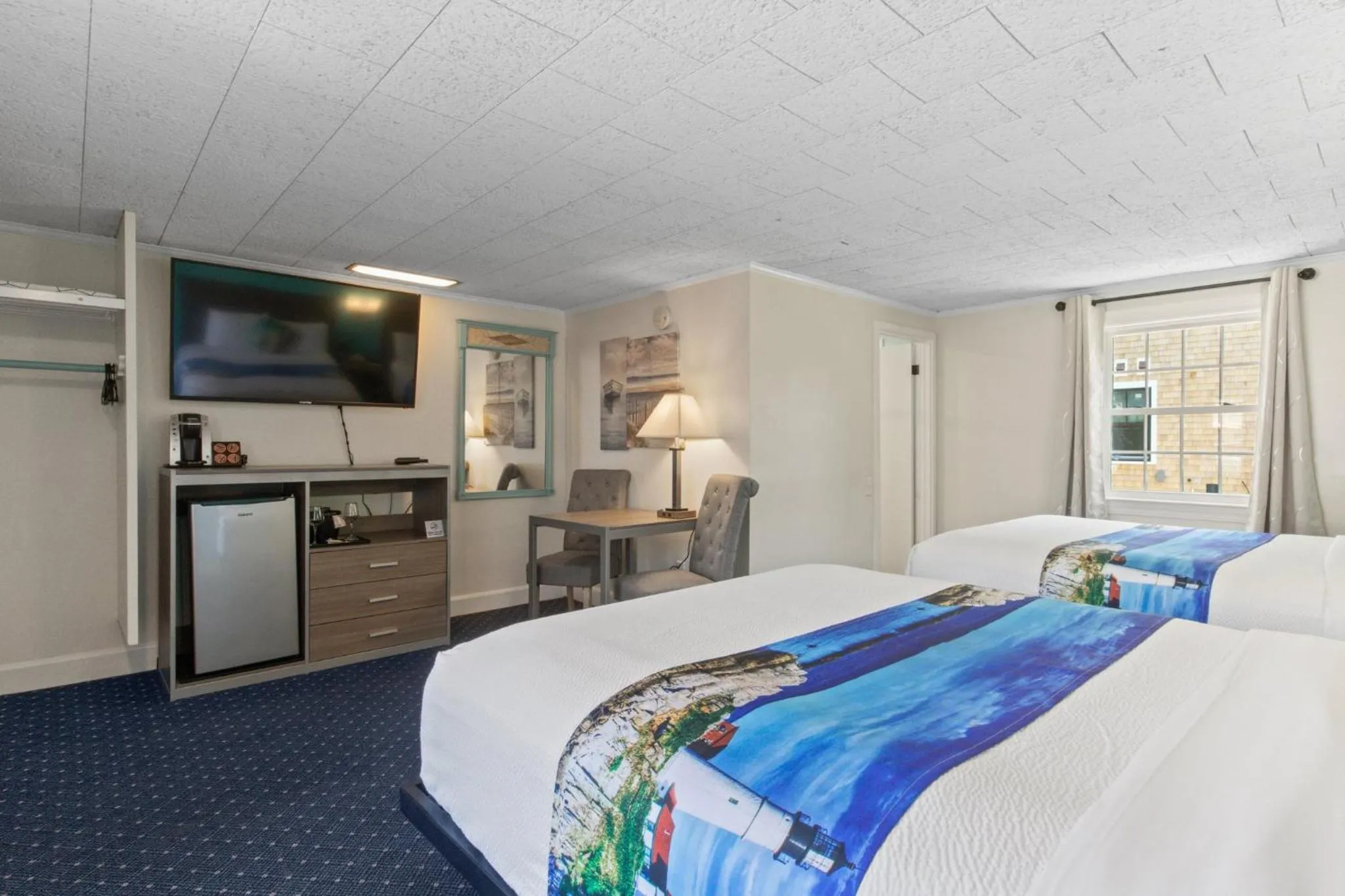 Bed in Olde Tavern Motel and Inn - Cape Cod