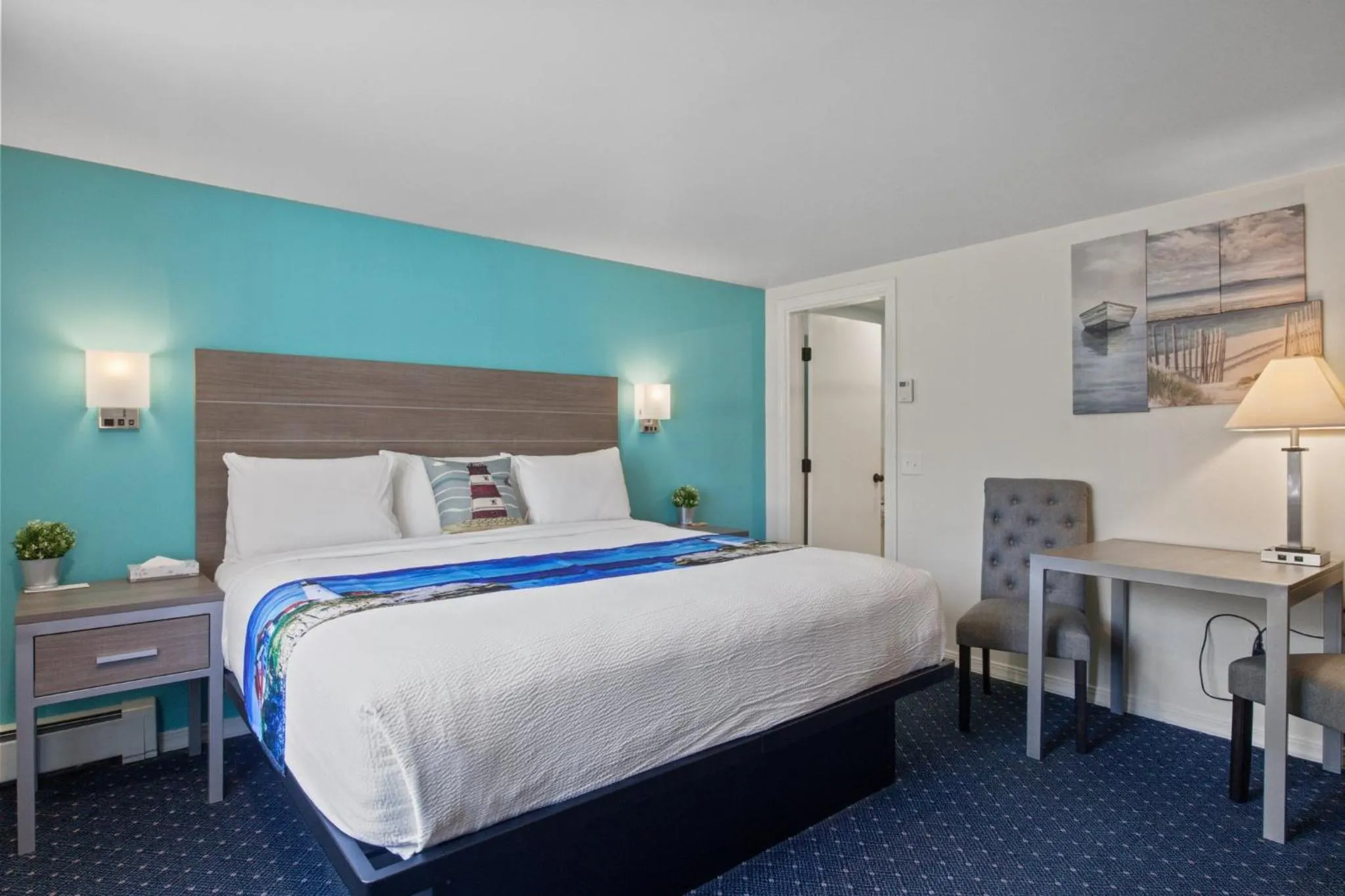 Bed in Olde Tavern Motel and Inn - Cape Cod