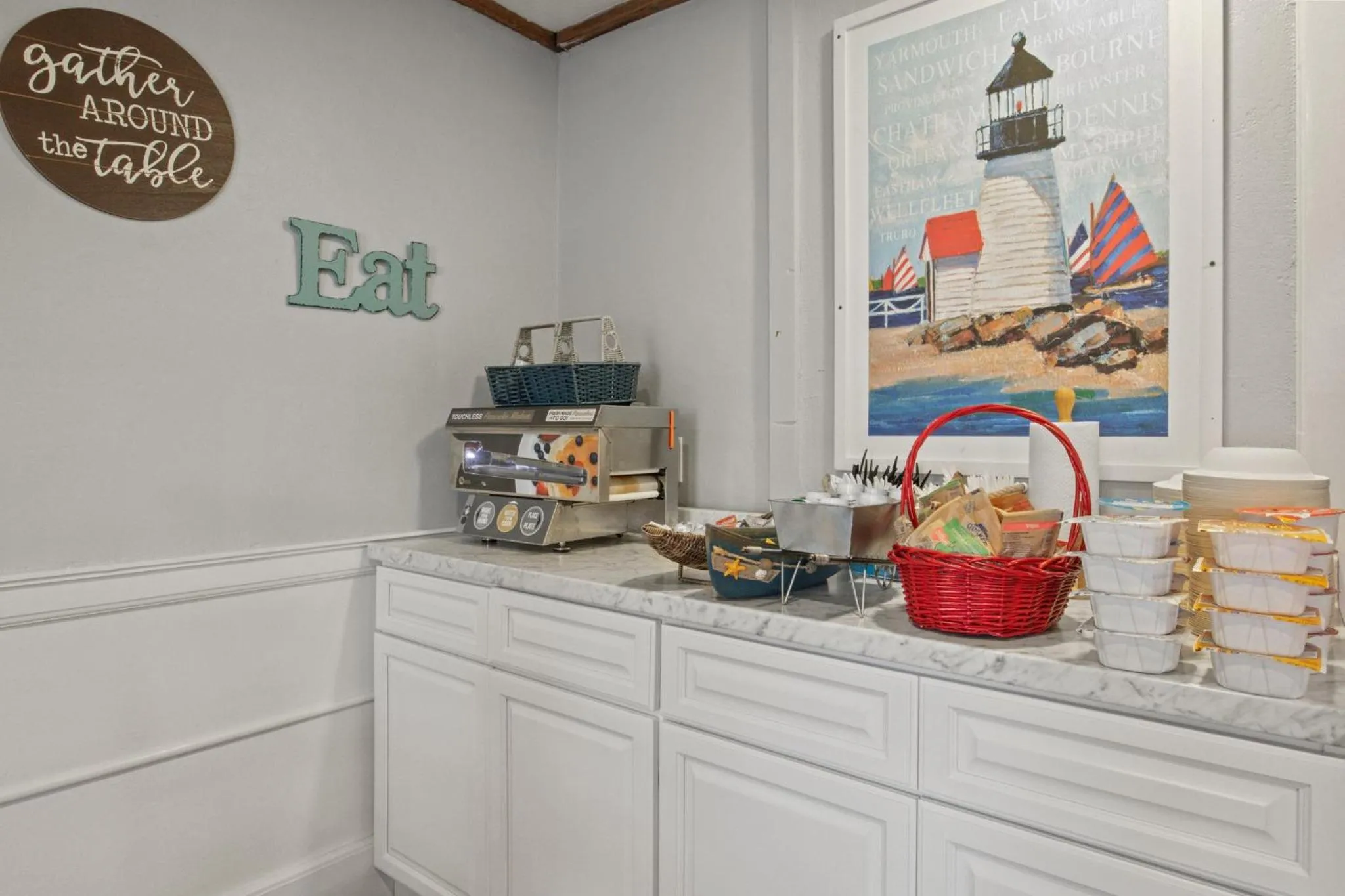 Breakfast in Olde Tavern Motel and Inn - Cape Cod