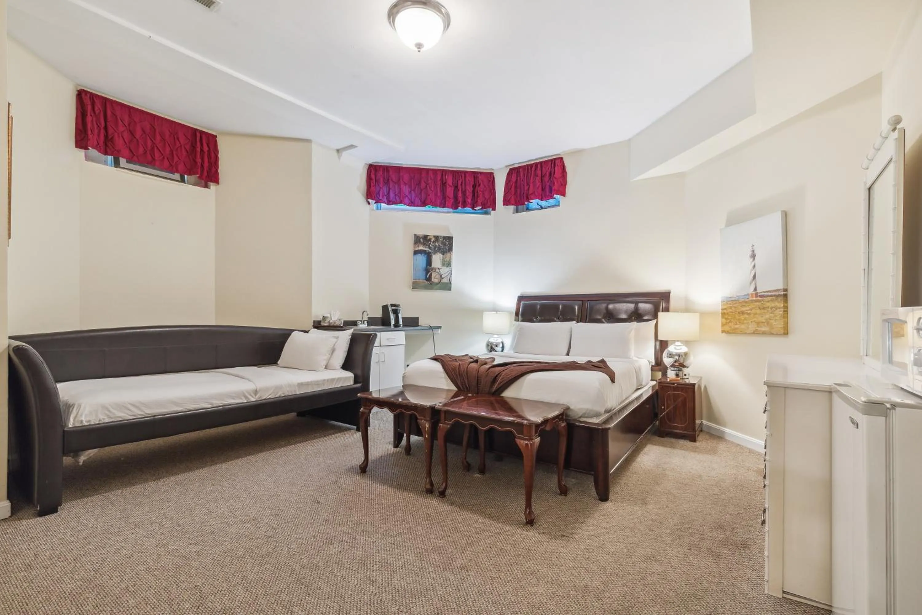 Bed in The Columbia Inn at Peralynna