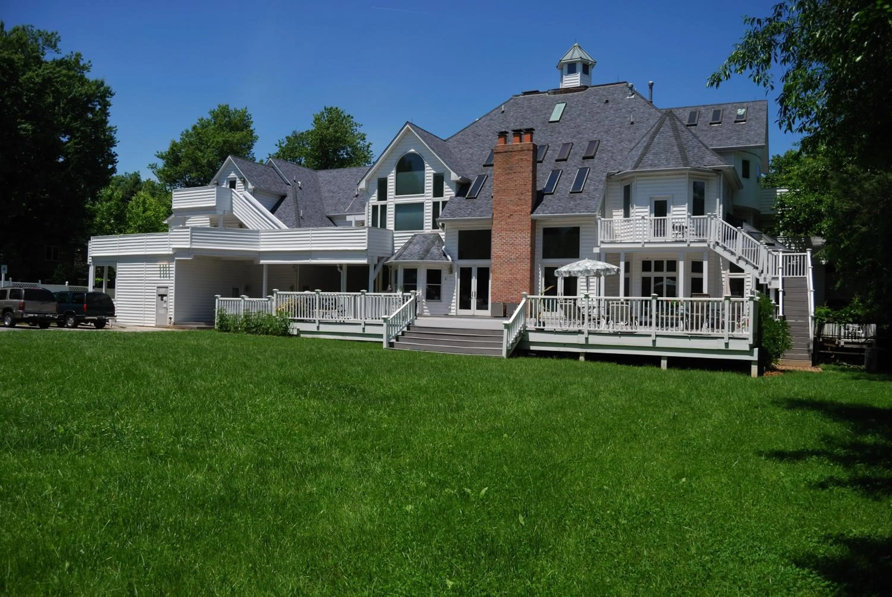 Property building in The Columbia Inn at Peralynna