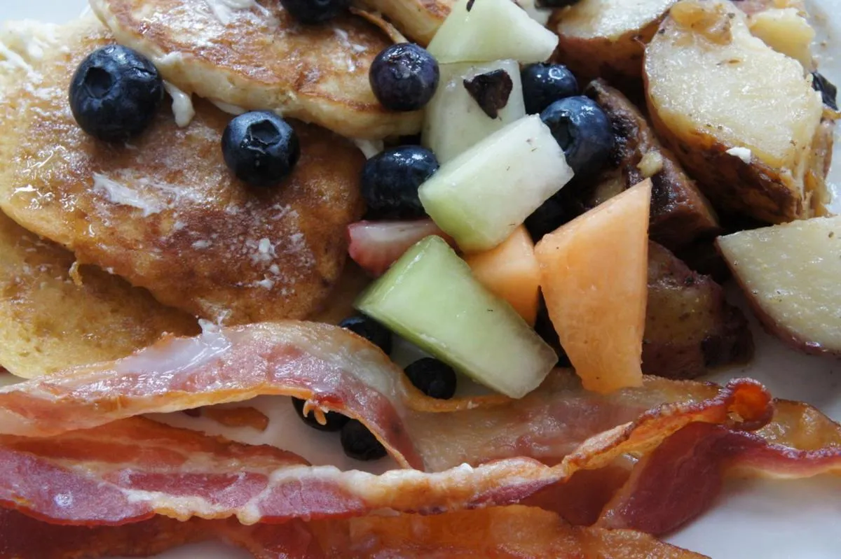 American breakfast in The Columbia Inn at Peralynna