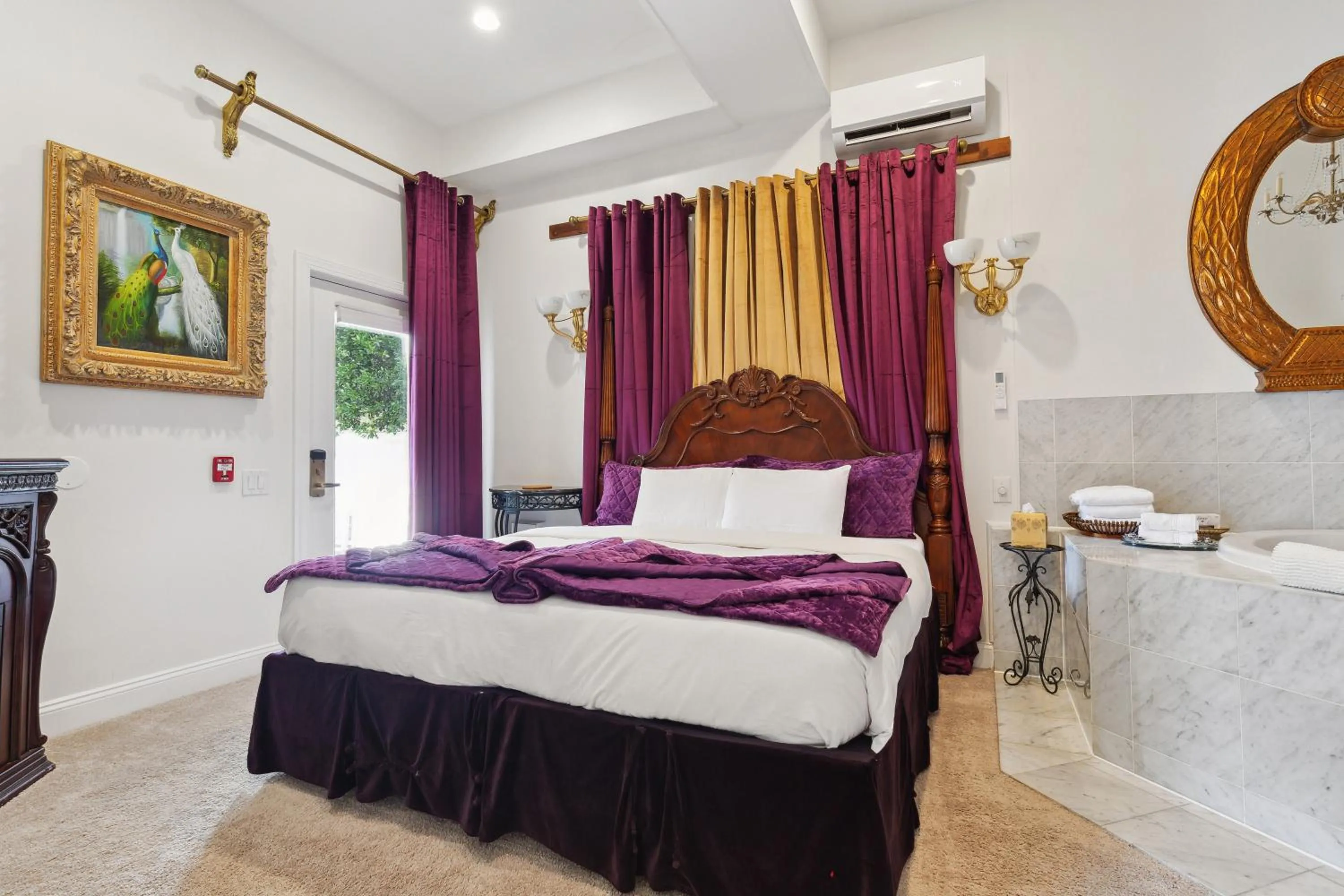 Bed in The Columbia Inn at Peralynna