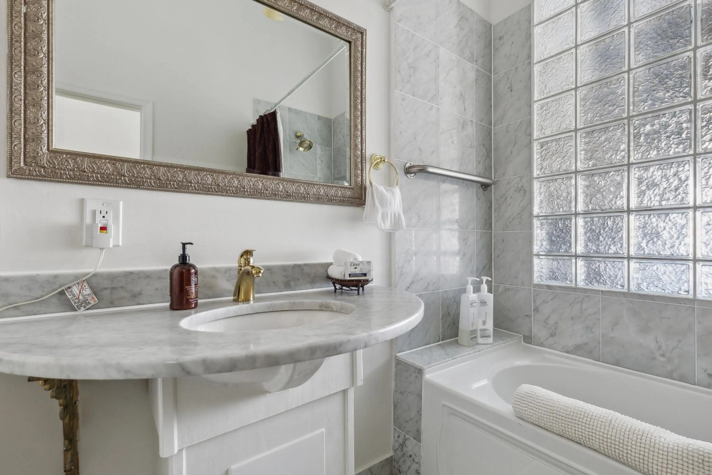 Hot Tub in The Columbia Inn at Peralynna