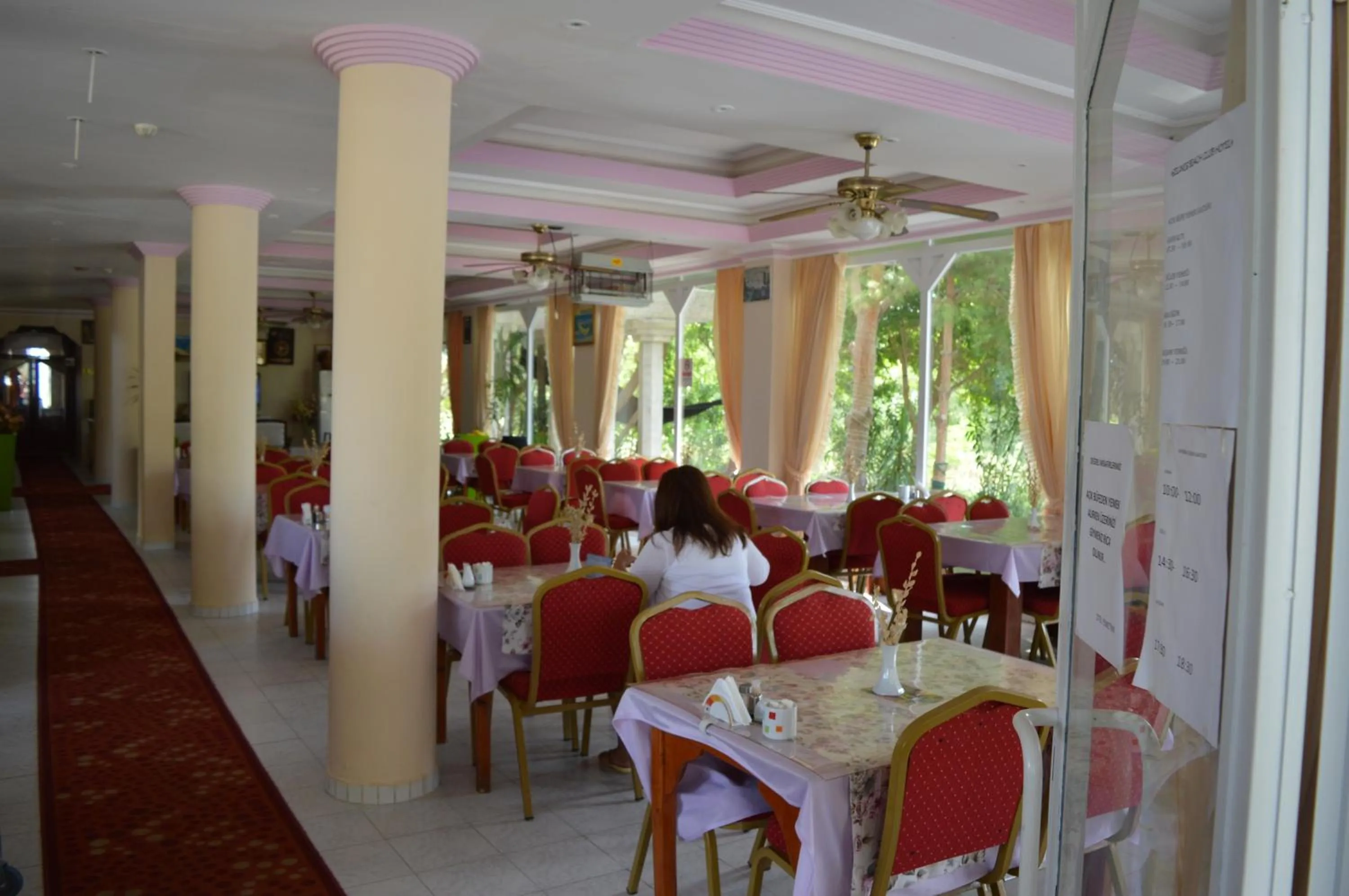 Restaurant/places to eat in Selinus Beach Club Hotel