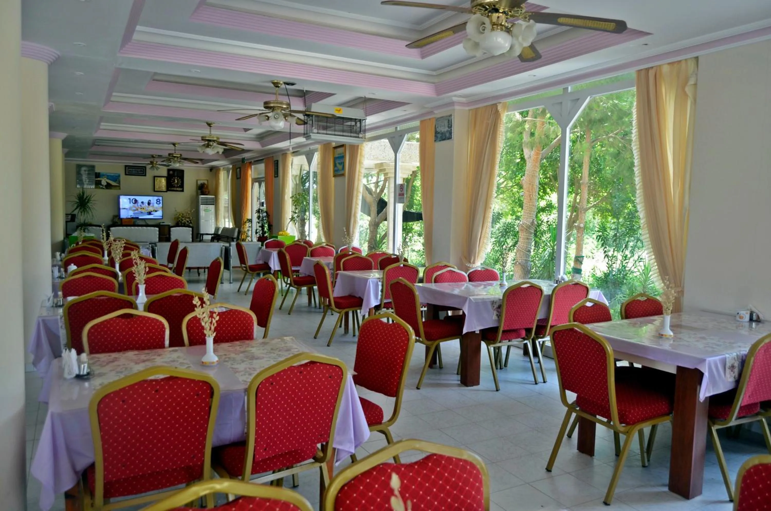 Restaurant/places to eat in Selinus Beach Club Hotel