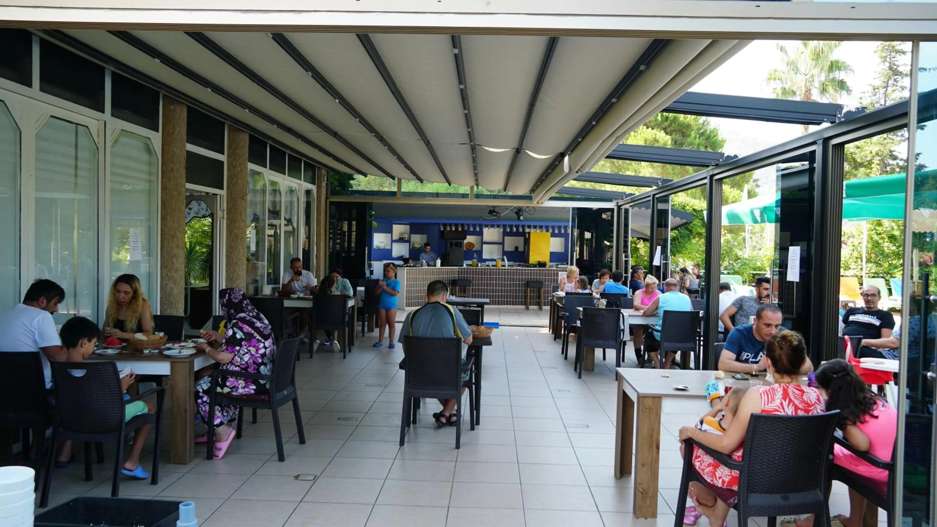 Restaurant/places to eat in Selinus Beach Club Hotel