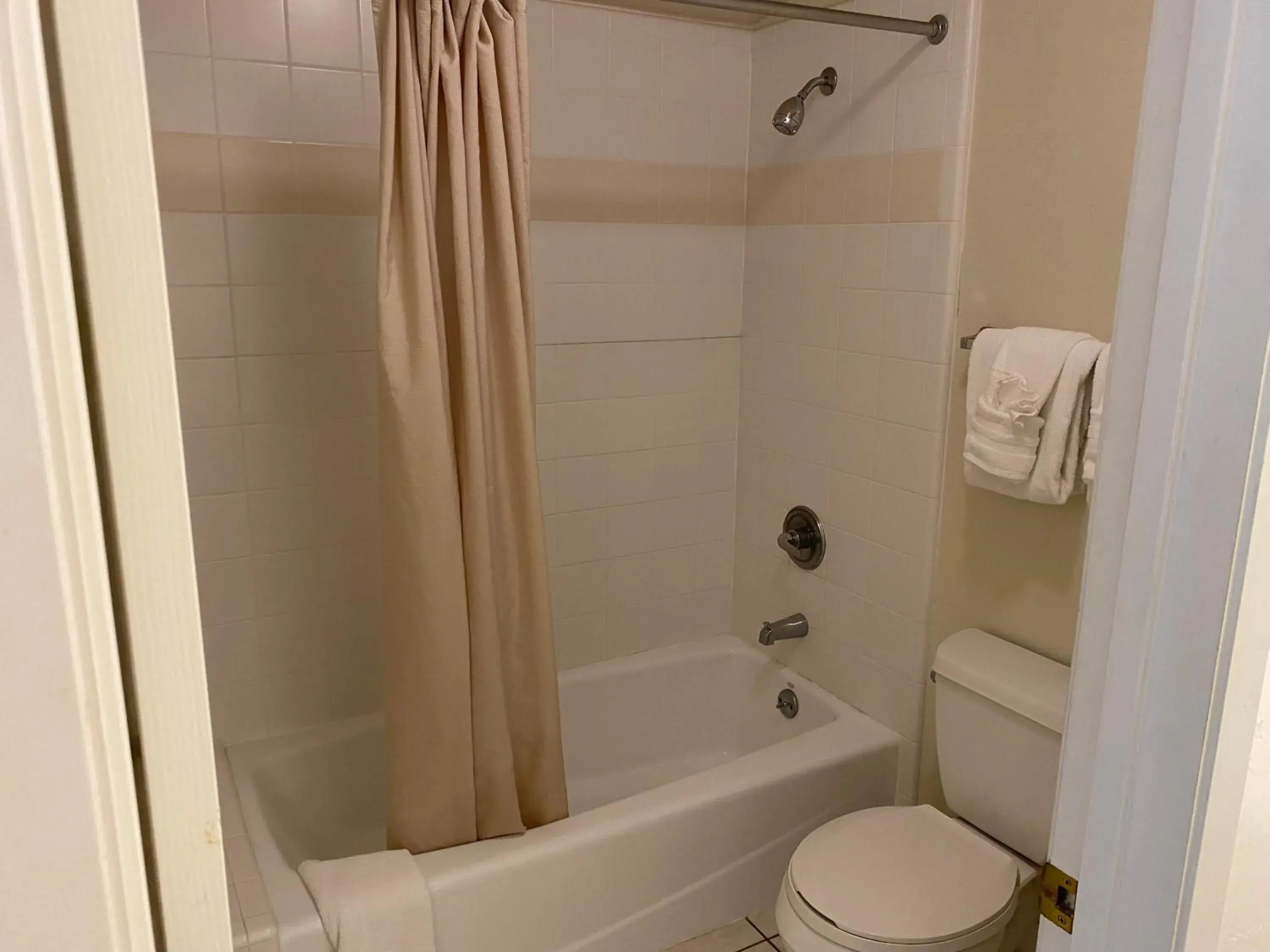 Two Bedroom Cottage Queen with Kitchenette in Bide-A-Wee Inn and Cottages Two Bedroom Cottage Queen with Kitchenette in Bide-A-Wee Inn and Cottages