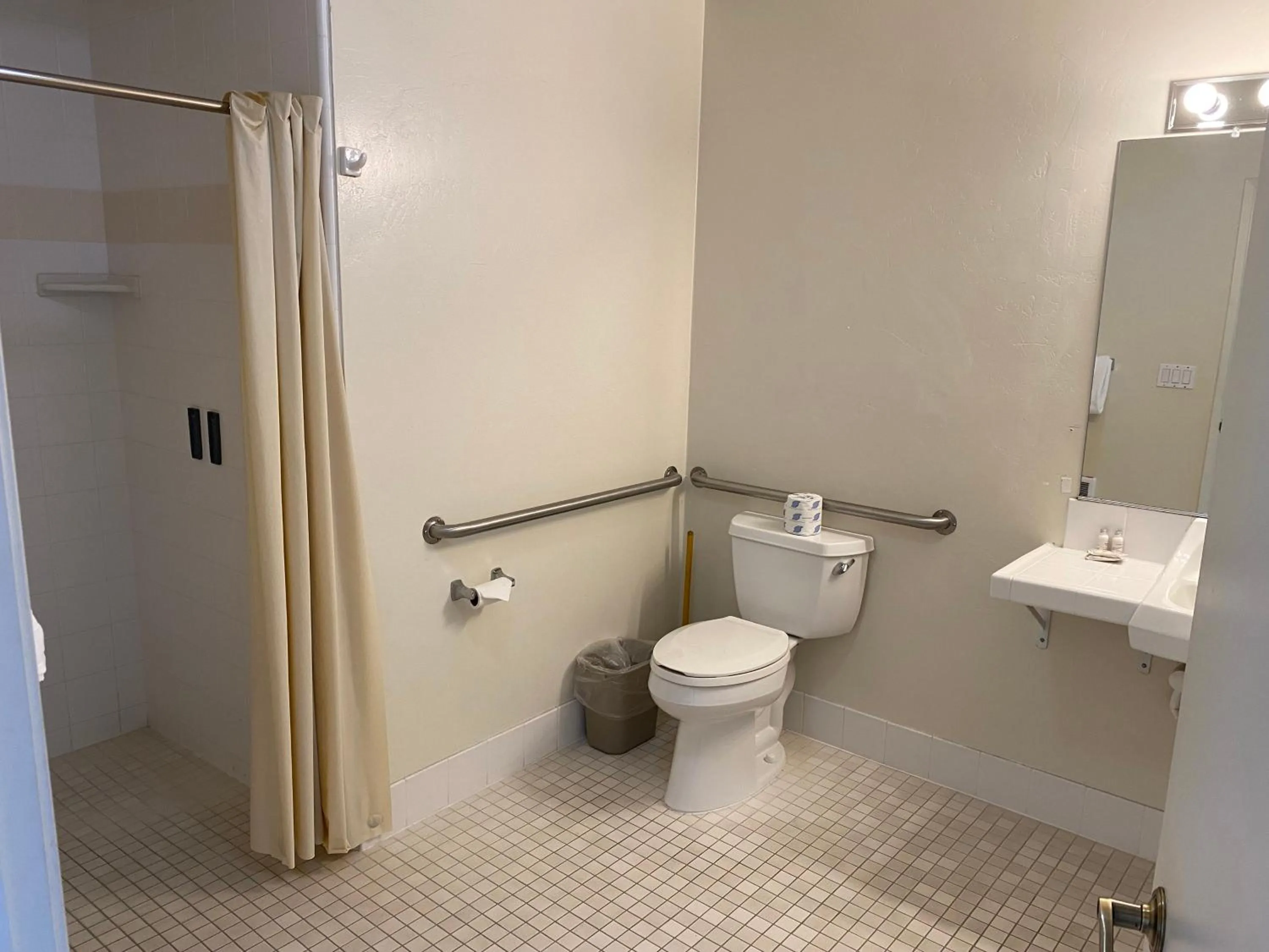 Bathroom in Bide-A-Wee Inn and Cottages