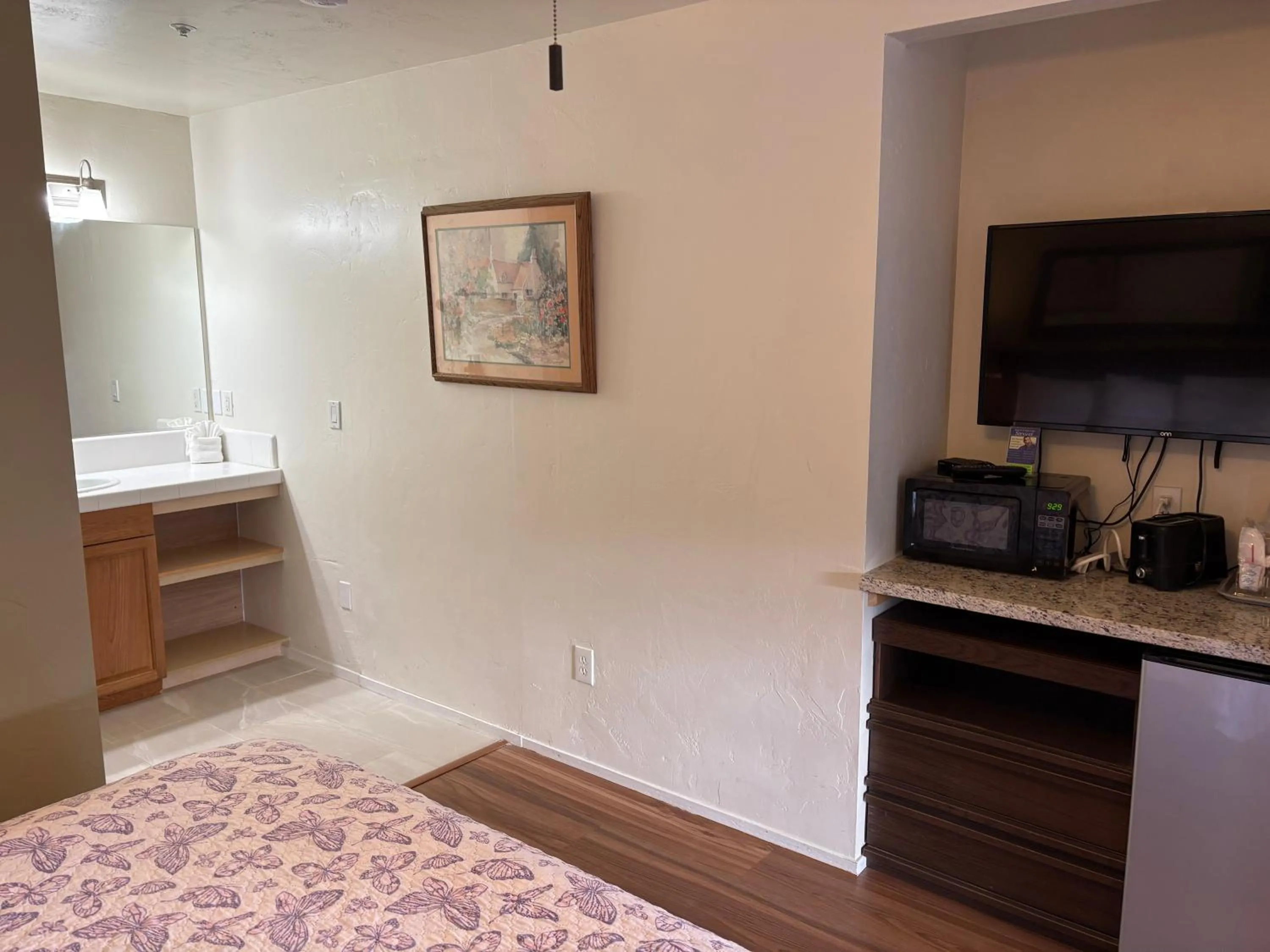 Bedroom, Bed in Bide-A-Wee Inn and Cottages