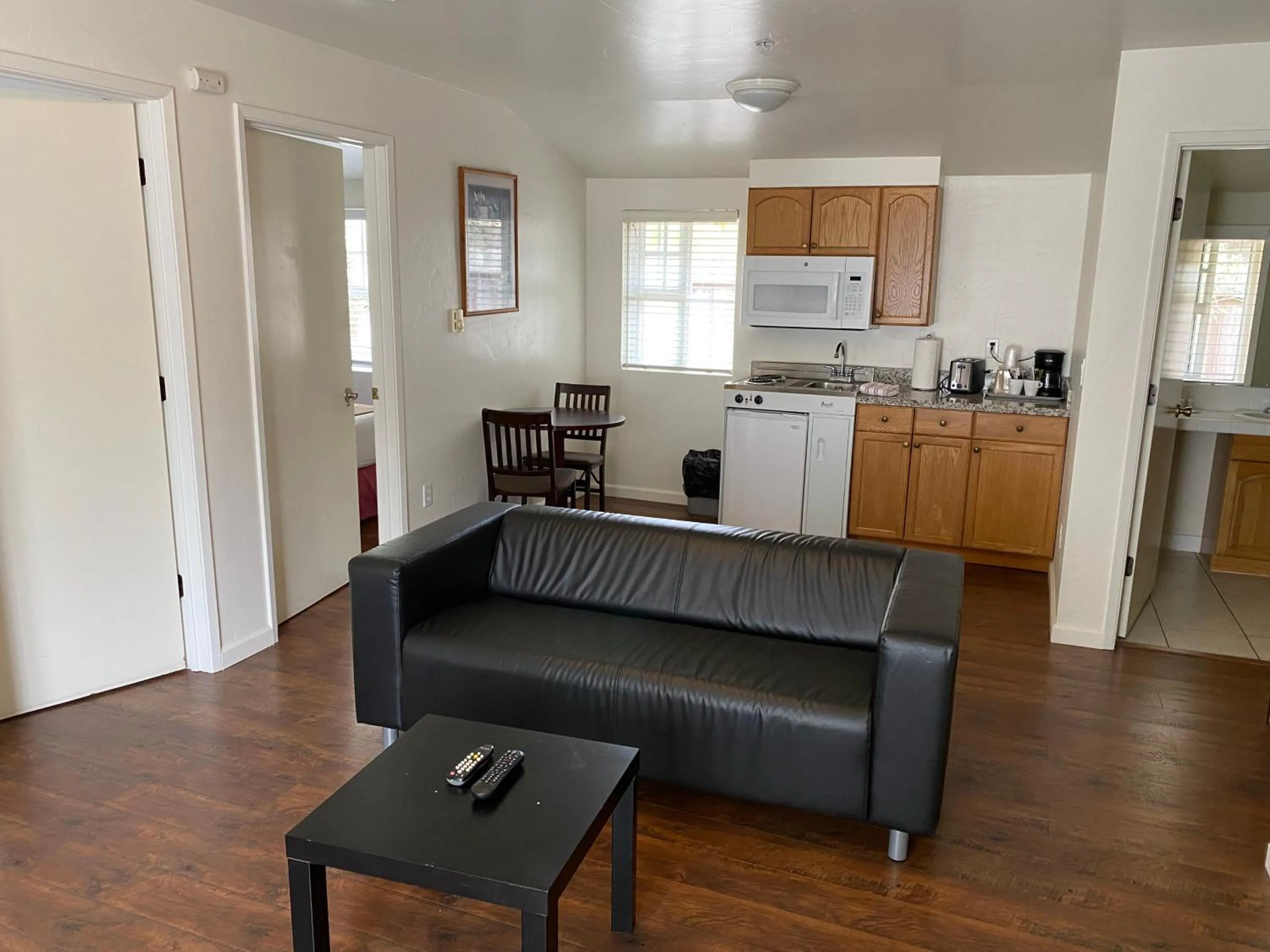 Kitchen or kitchenette in Bide-A-Wee Inn and Cottages