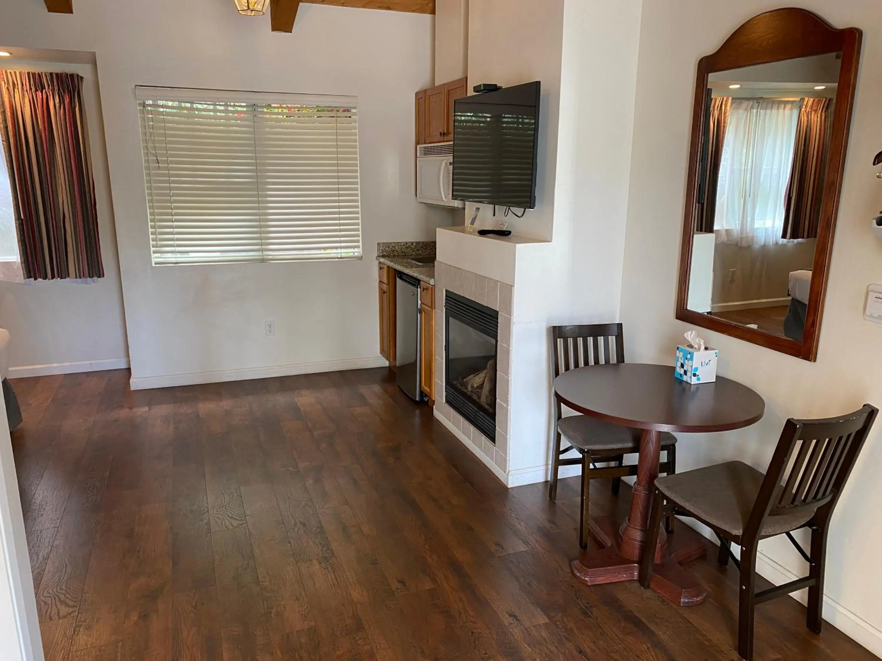 Dining area in Bide-A-Wee Inn and Cottages