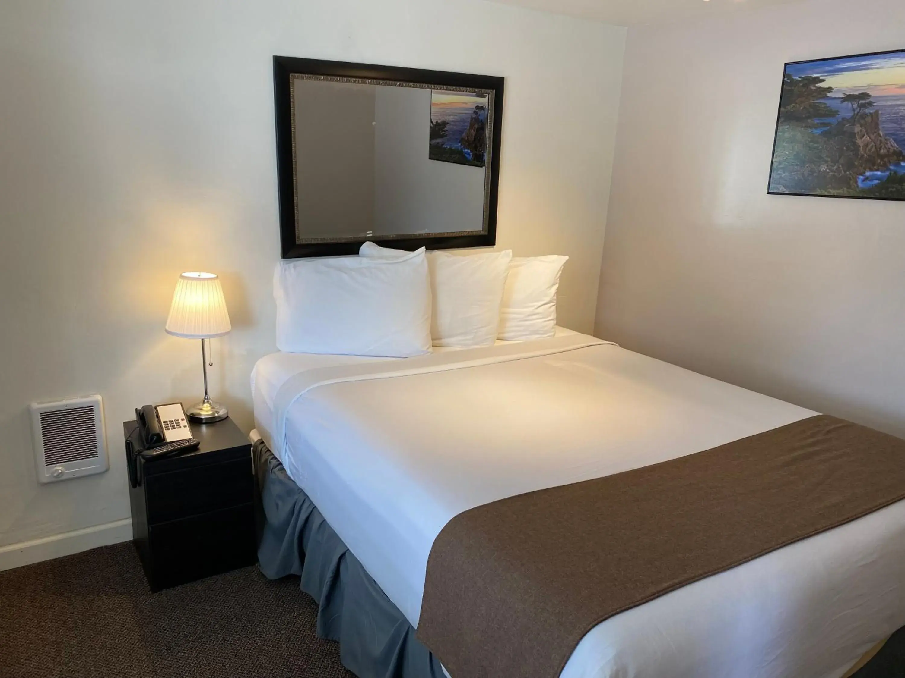 One Bedroom Queen Cottage with Fireplace & Kitchenette in Bide-A-Wee Inn and Cottages One Bedroom Queen Cottage with Fireplace & Kitchenette in Bide-A-Wee Inn and Cottages