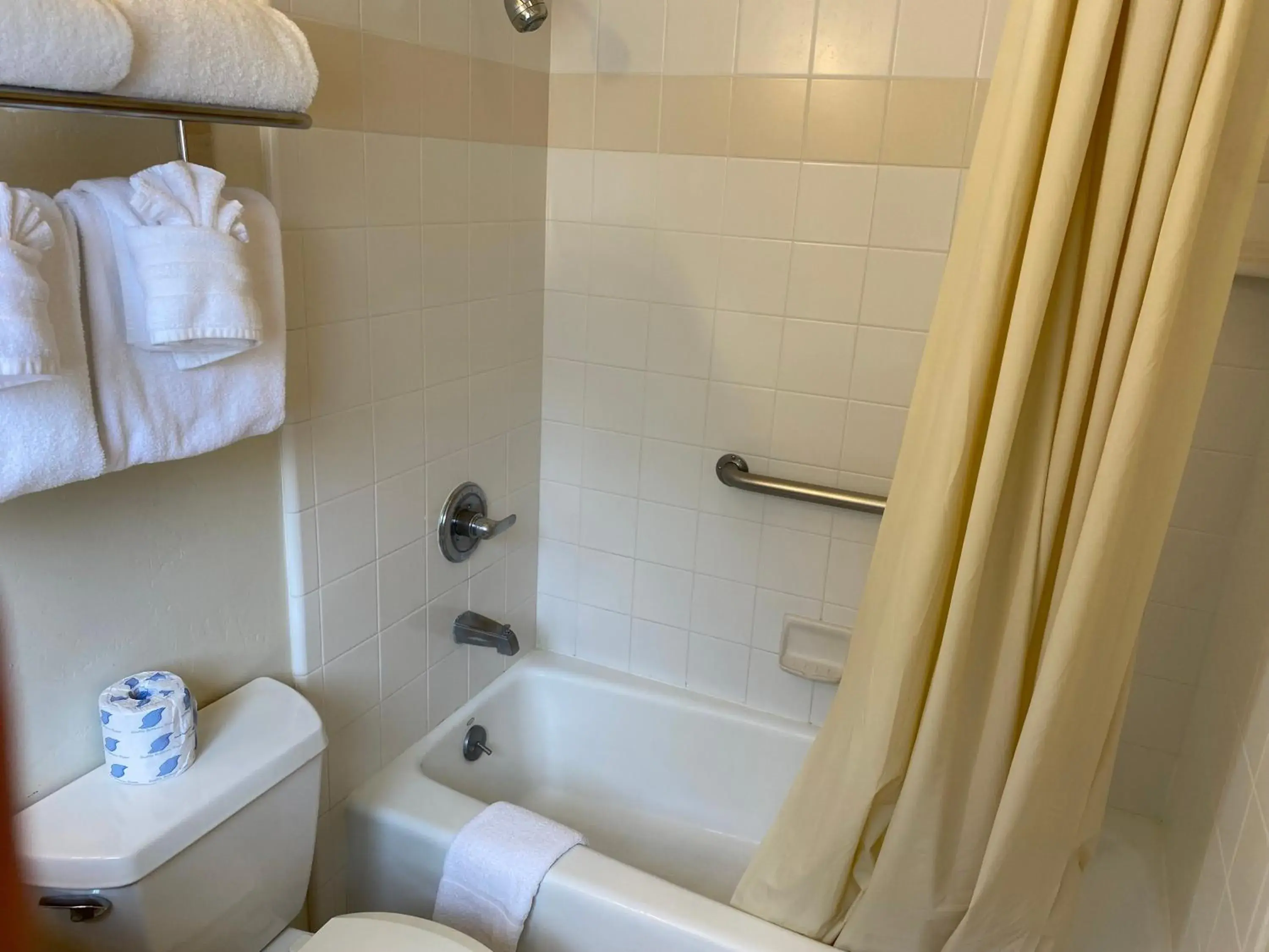 Standard King Room in Bide-A-Wee Inn and Cottages Standard King Room in Bide-A-Wee Inn and Cottages