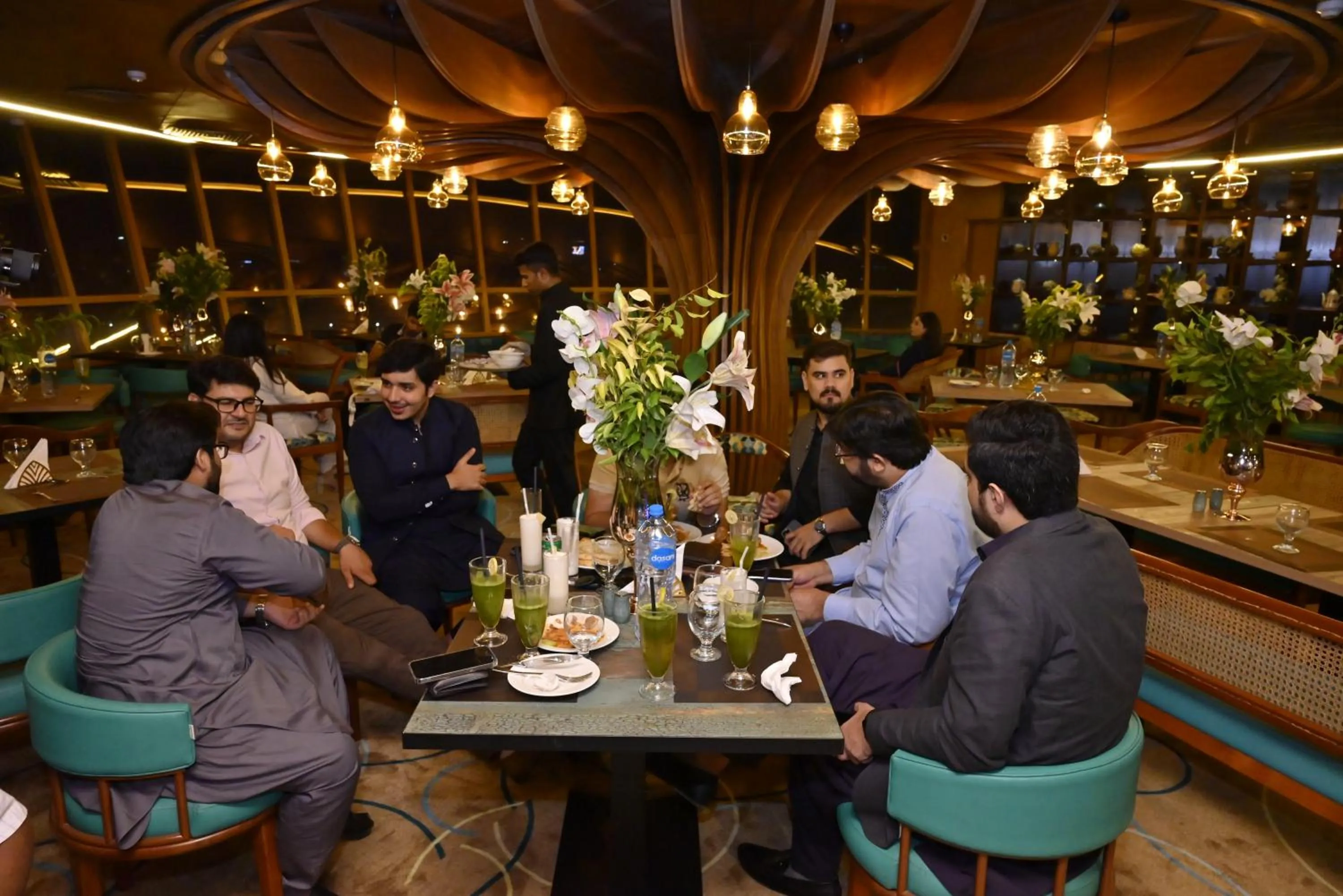 Restaurant/places to eat in HOTEL dGATES