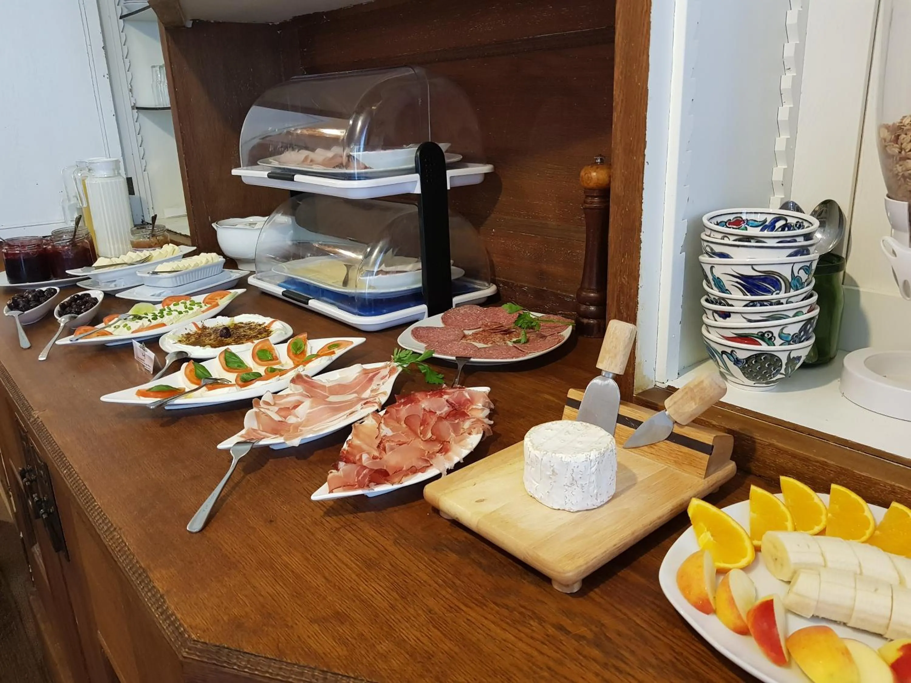 Buffet breakfast in Hotel Restaurant Toscana Naumburg