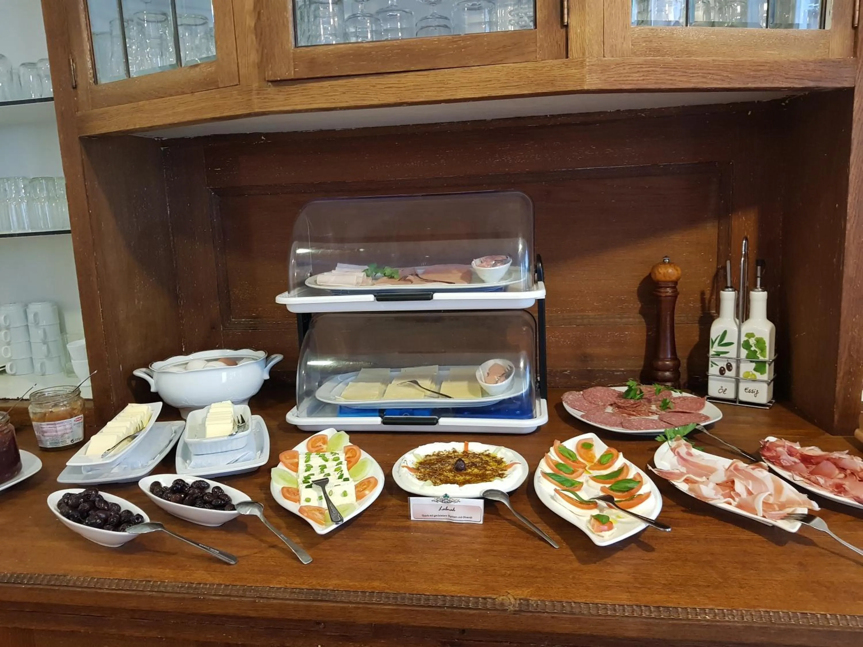 Buffet breakfast in Hotel Restaurant Toscana Naumburg