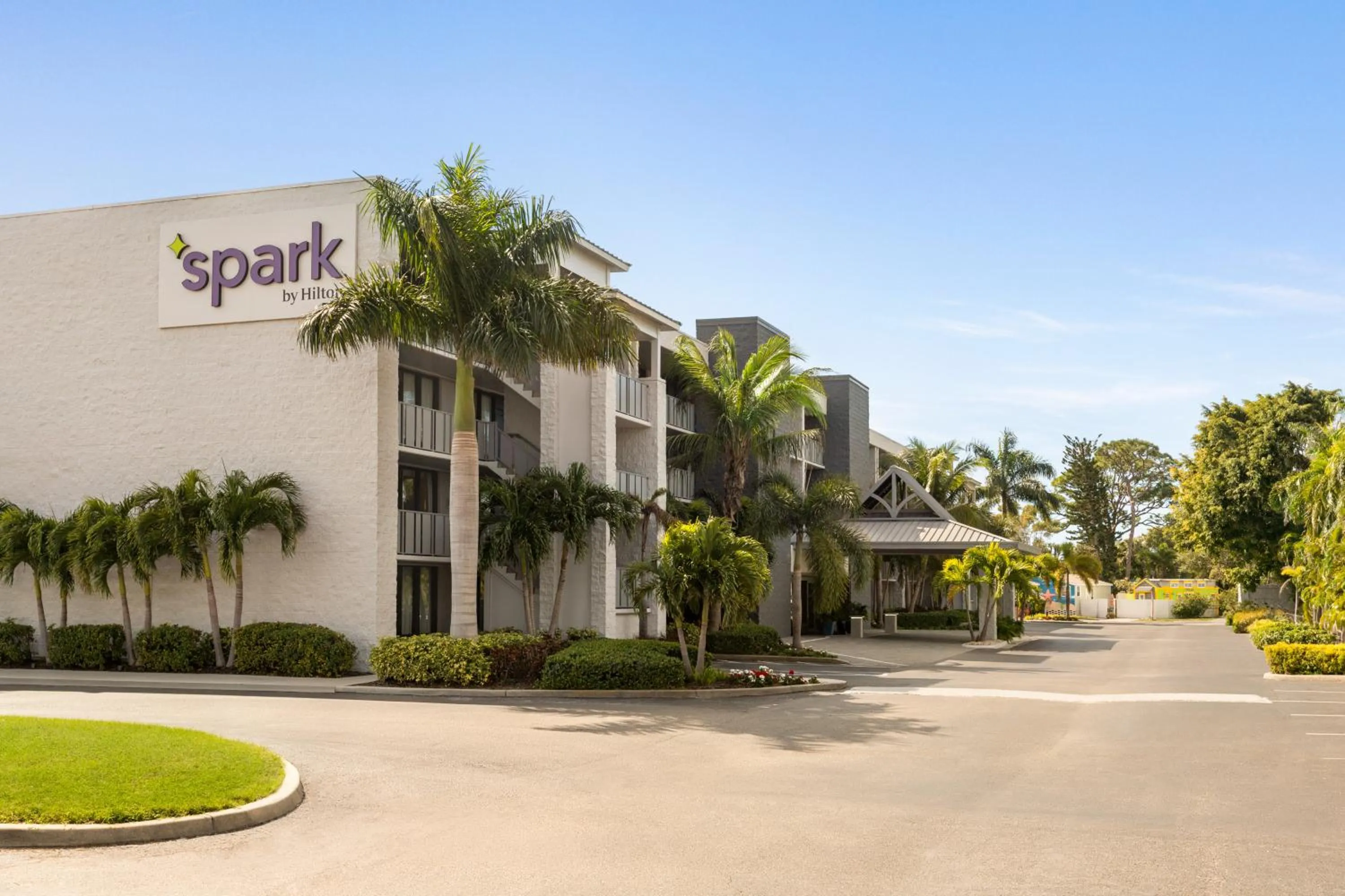 Property building in Spark by Hilton Sarasota Siesta Key Gateway
