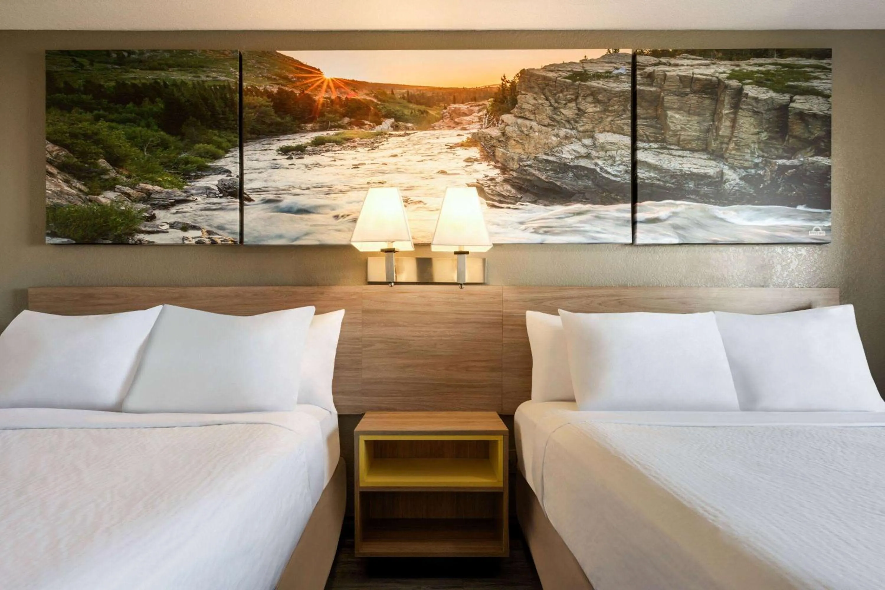 Photo of the whole room, Bed in Days Inn by Wyndham Fresno South