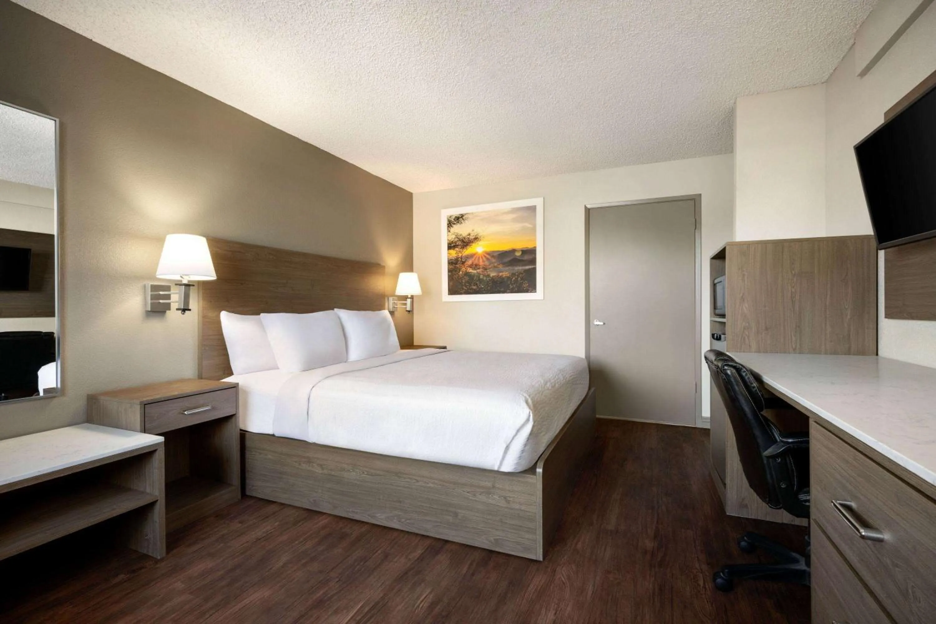 Bed in Days Inn by Wyndham Fresno South