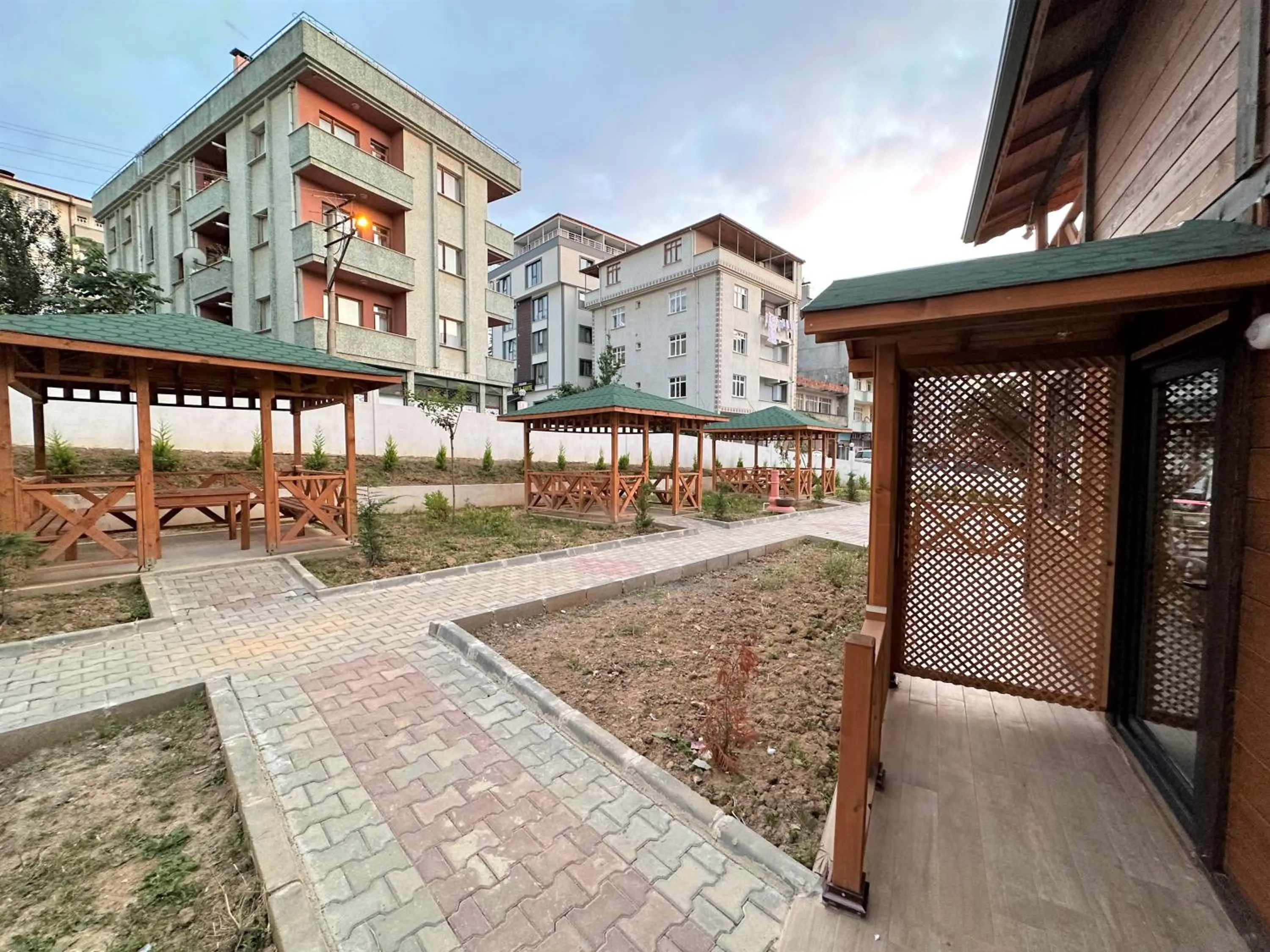 Seating area in Cerrahpasa Apart Hotel