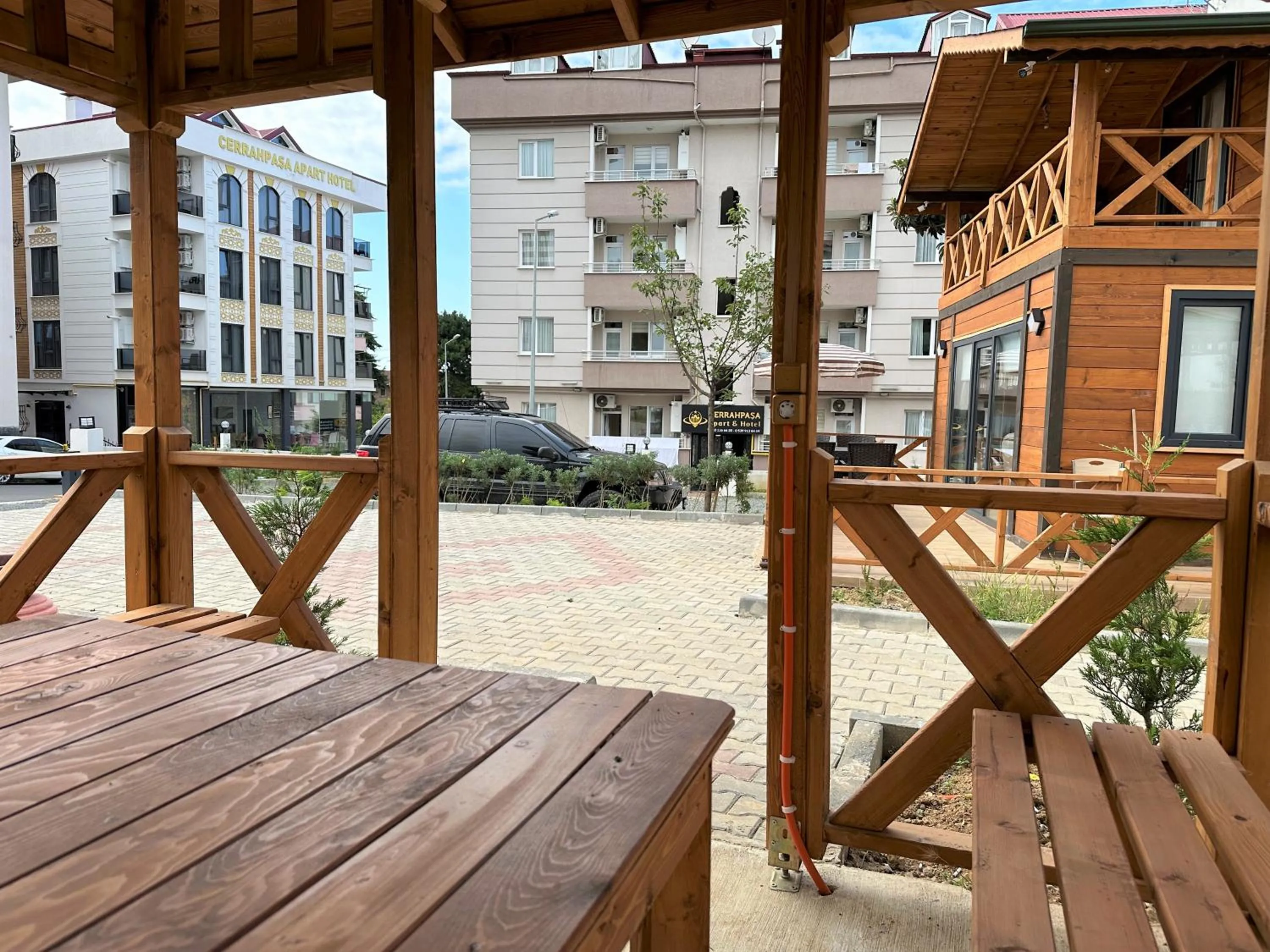 Seating area in Cerrahpasa Apart Hotel