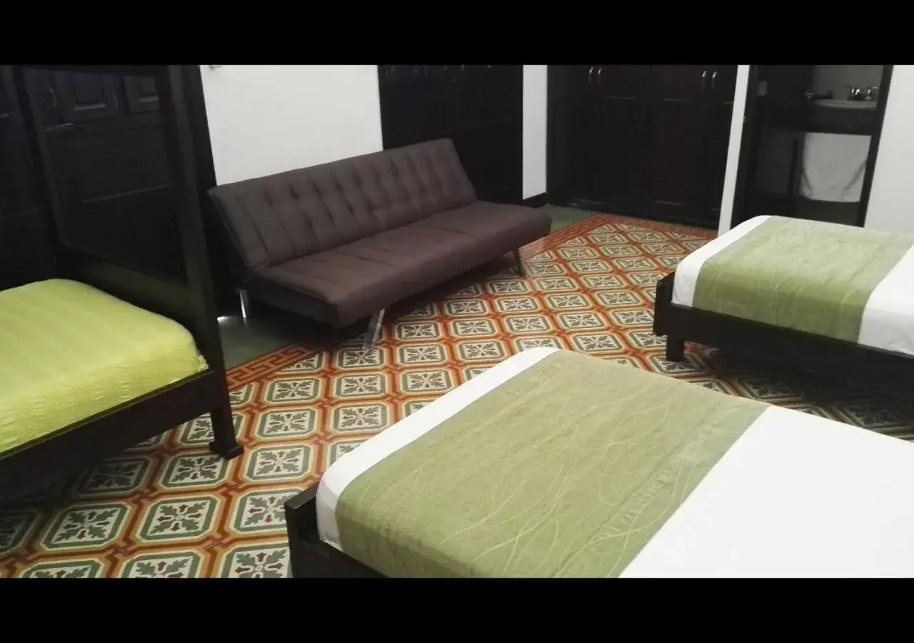 Triple Room in Casa Escobar Buga Triple Room in Casa Escobar Buga