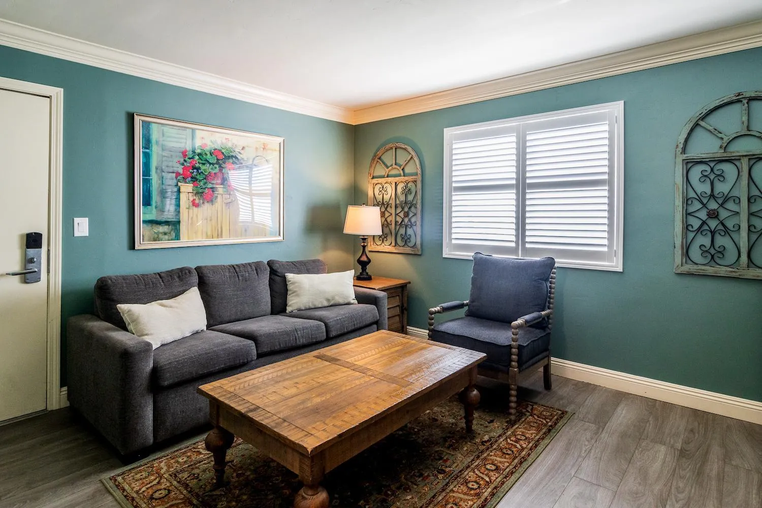 Living room in Cambria Pines Lodge