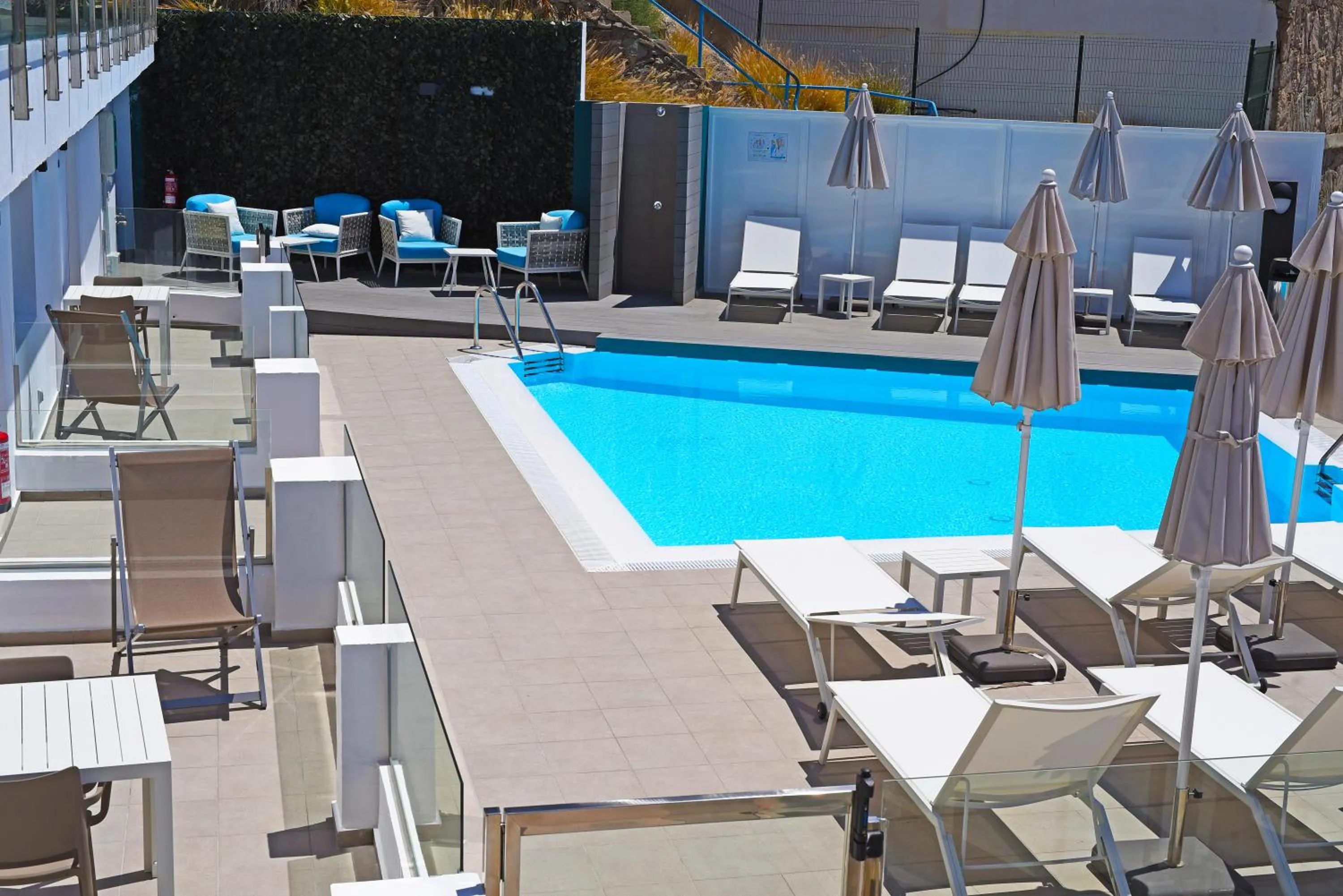 Swimming pool in Calypso Boutique Apartments - Ceased Trading