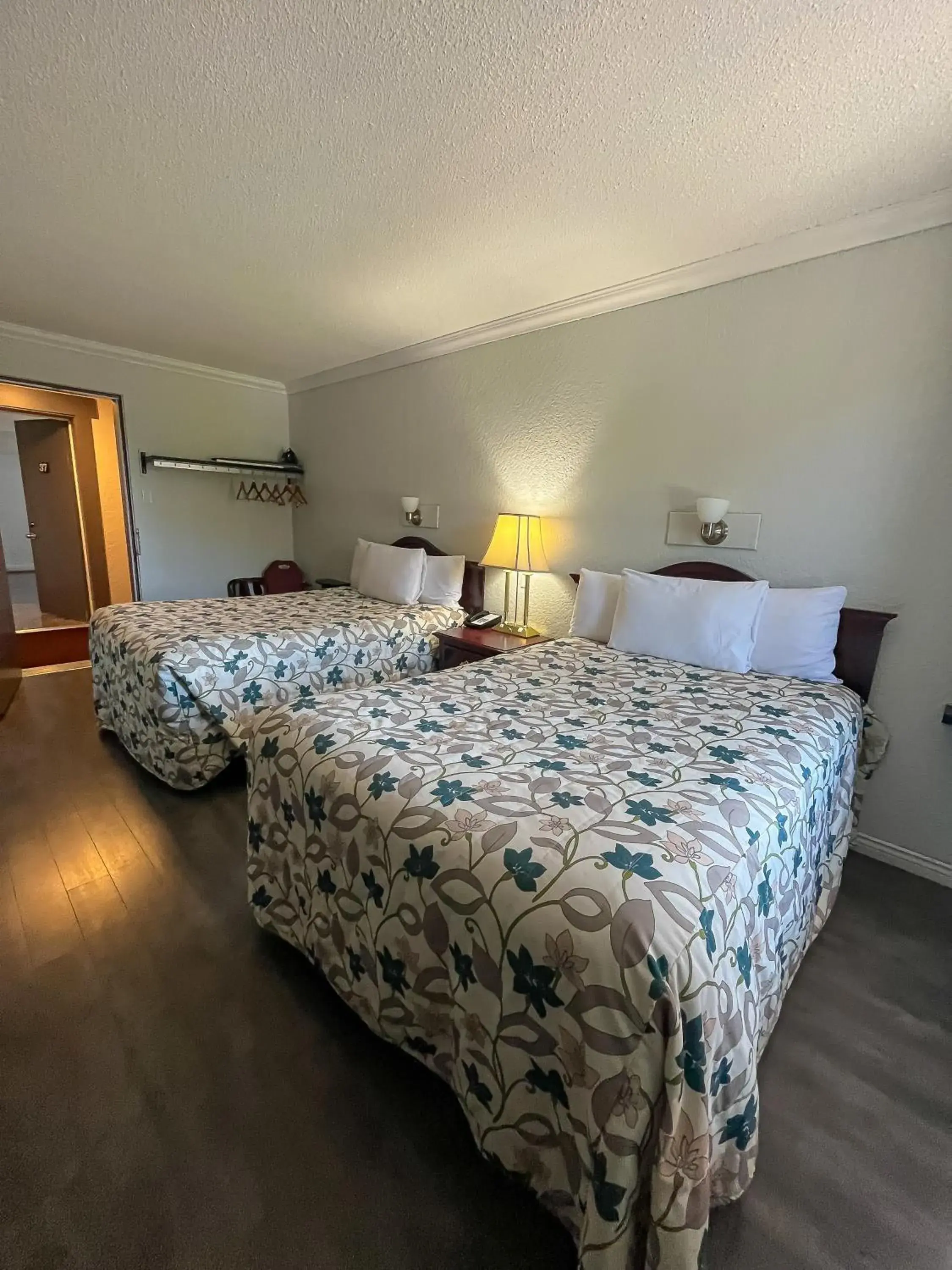 Standard Double Room with Two Double Beds - single occupancy in Complexe Hotelier Escoumins Standard Double Room with Two Double Beds - single occupancy in Complexe Hotelier Escoumins