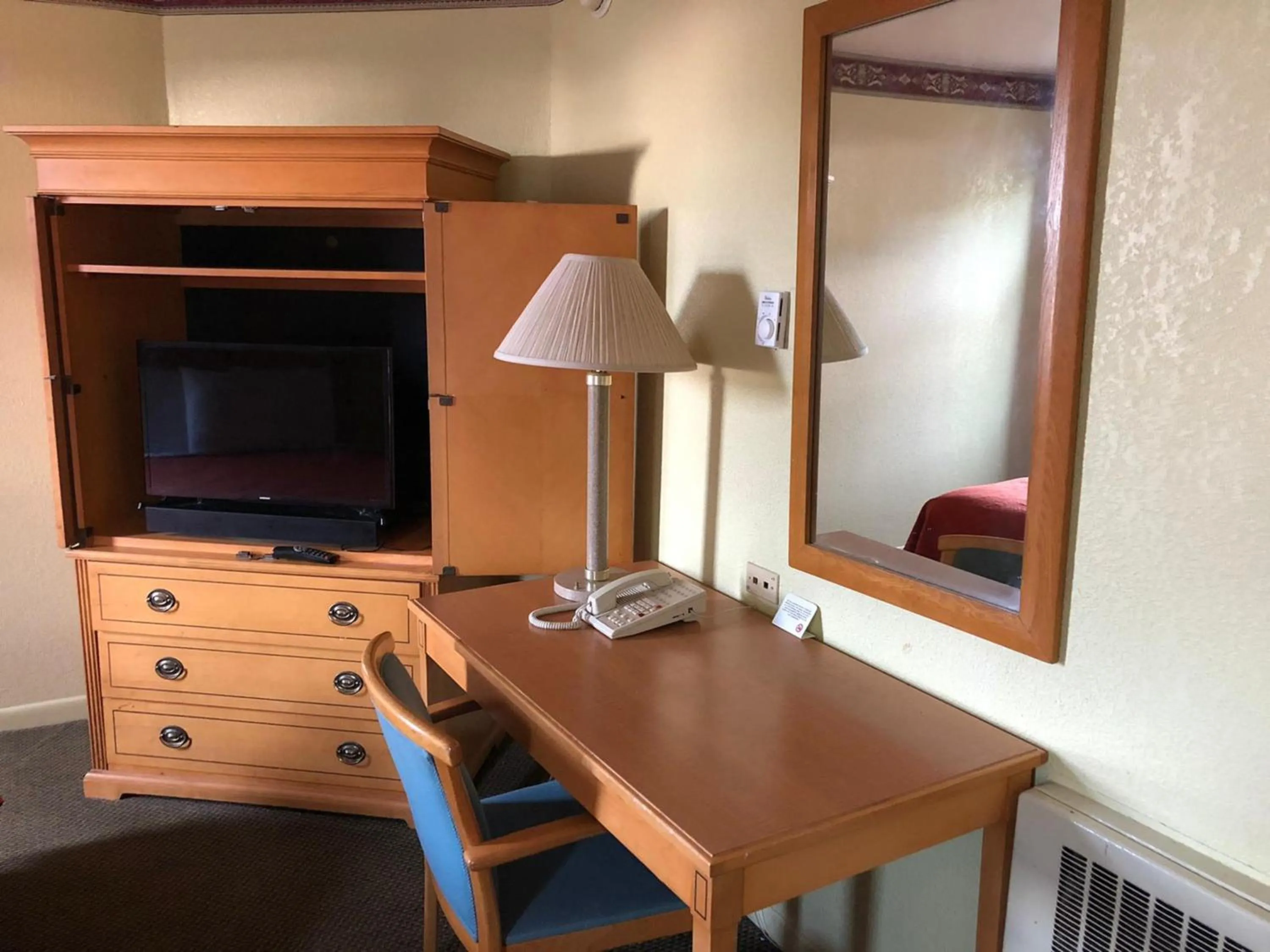 TV and multimedia in Fairbridge Inn Express - Barrington