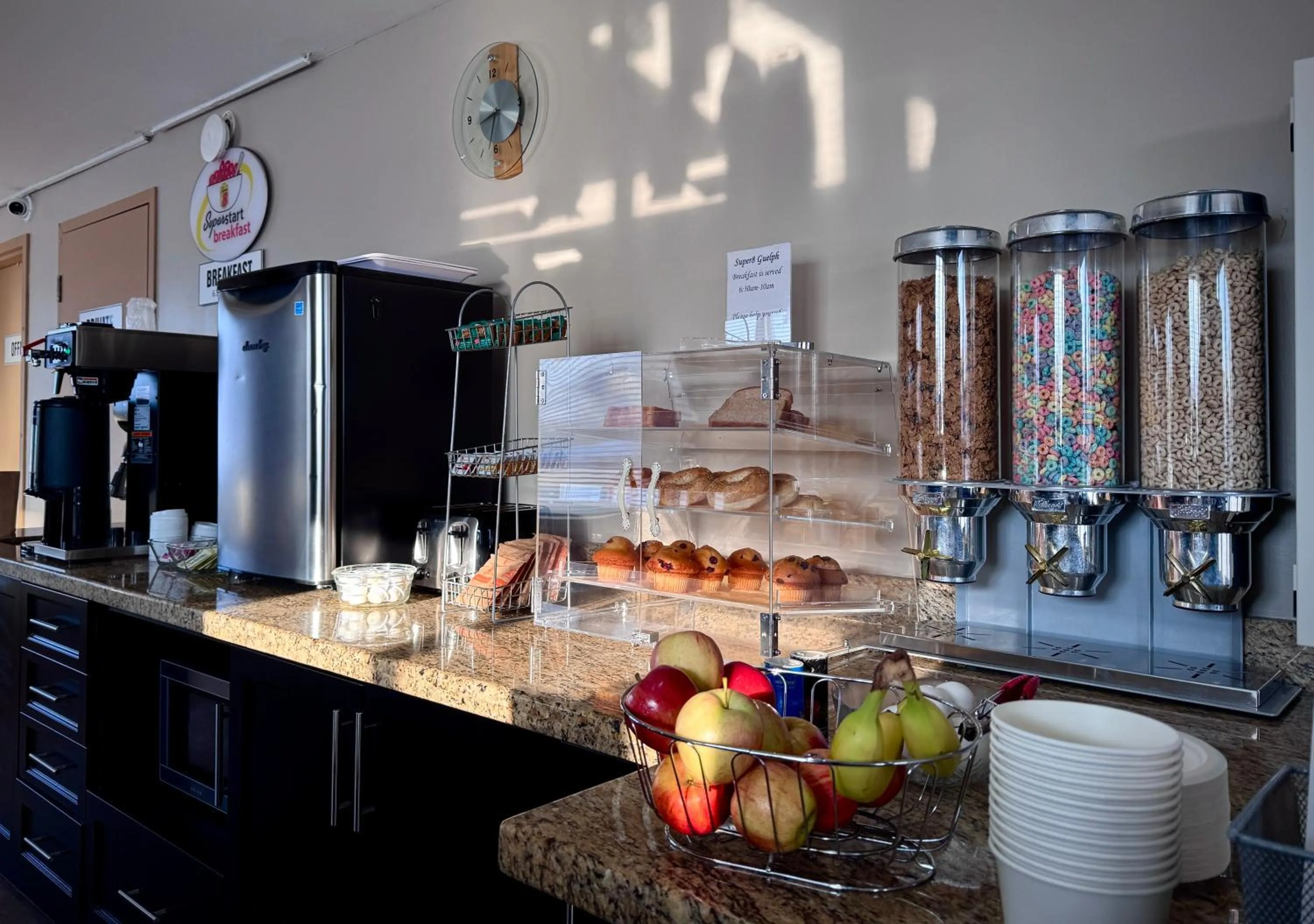 Coffee/tea facilities in Super 8 by Wyndham Guelph